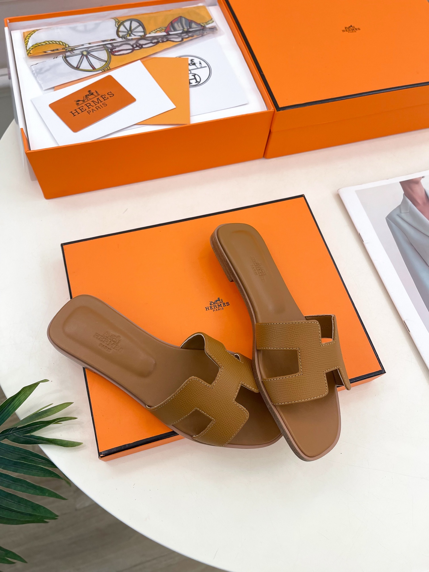 🐎𝐇𝐄𝐑𝐌𝐄* 爱玛仕 25𝐬𝐬 

🌈2025春夏新品 专柜新款 经典H型Oran平底拖鞋系列〰

◽
