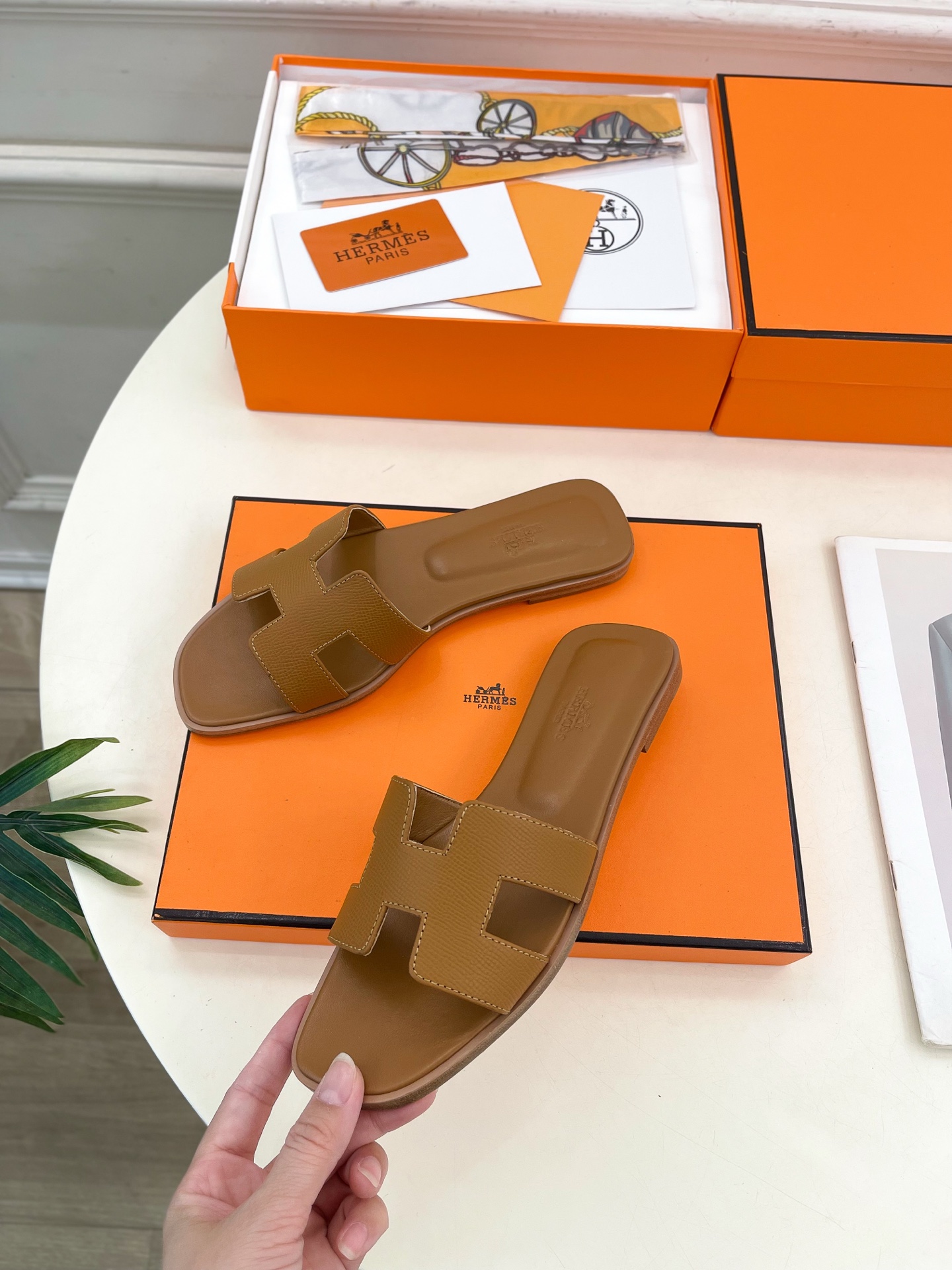 🐎𝐇𝐄𝐑𝐌𝐄* 爱玛仕 25𝐬𝐬 

🌈2025春夏新品 专柜新款 经典H型Oran平底拖鞋系列〰

◽