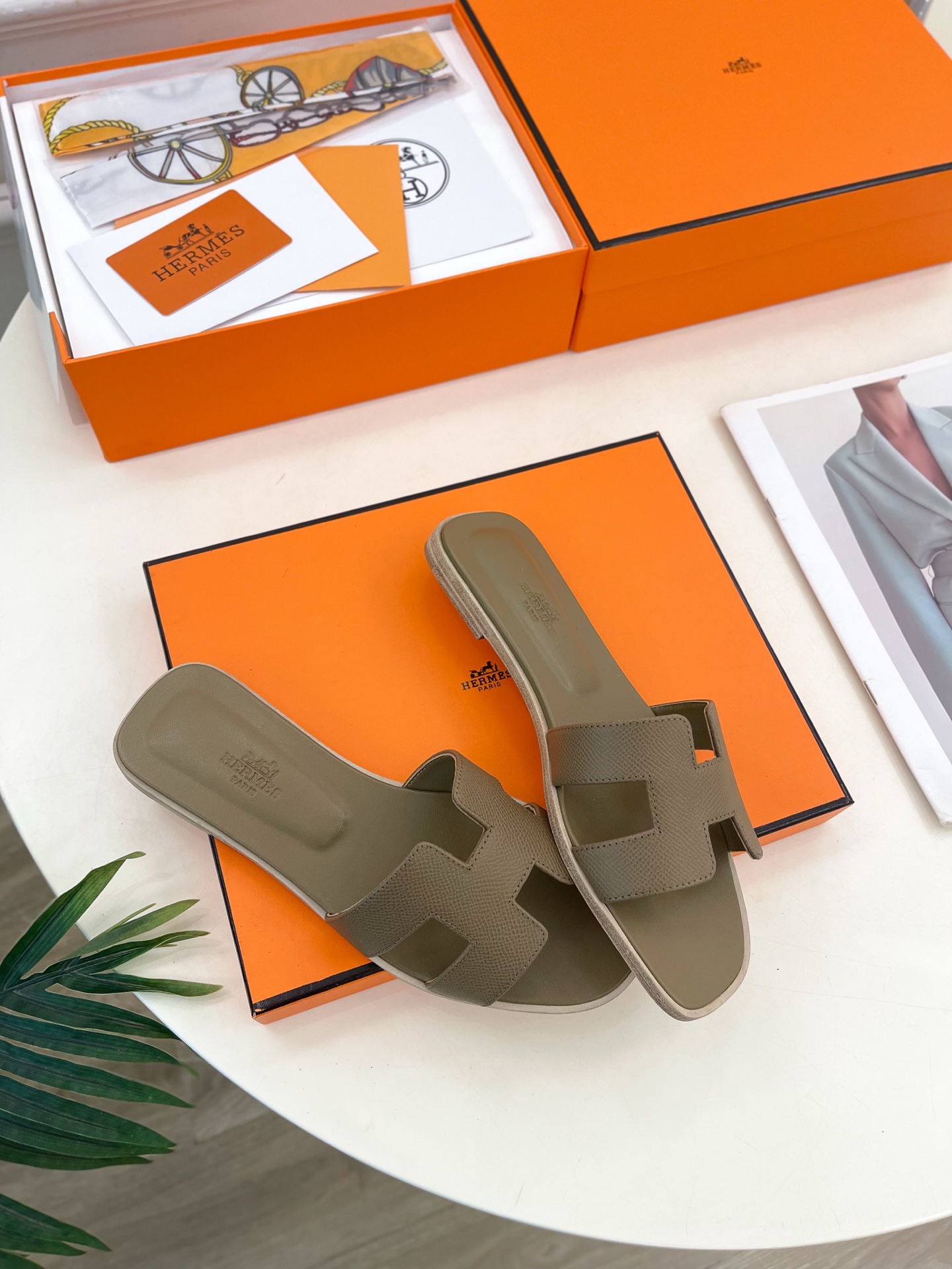 🐎𝐇𝐄𝐑𝐌𝐄* 爱玛仕 25𝐬𝐬 

🌈2025春夏新品 专柜新款 经典H型Oran平底拖鞋系列〰

◽