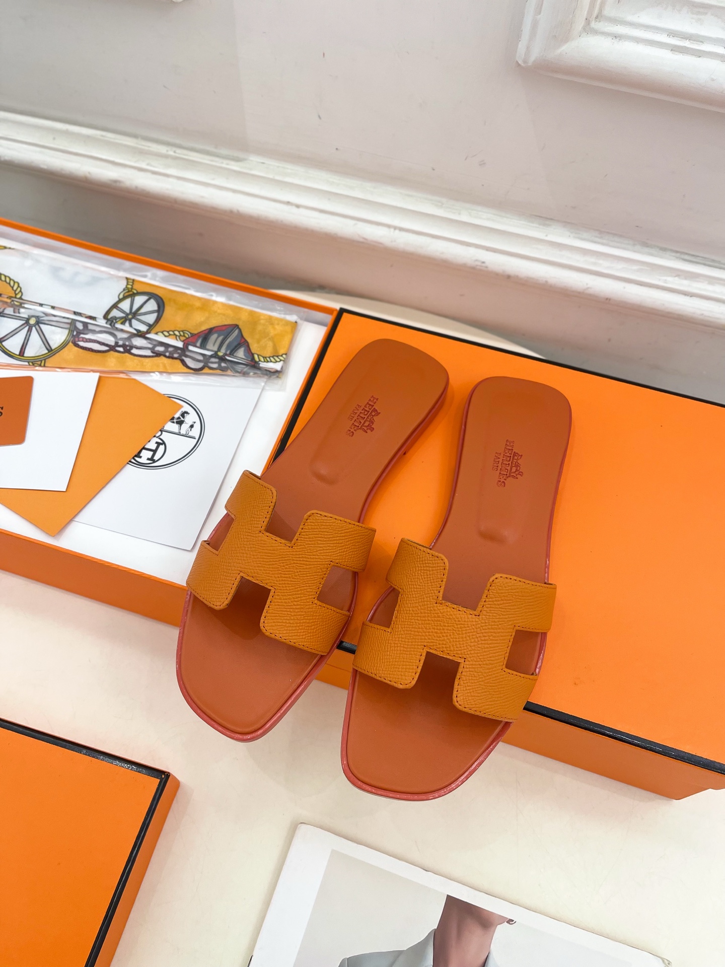 🐎𝐇𝐄𝐑𝐌𝐄* 爱玛仕 25𝐬𝐬 

🌈2025春夏新品 专柜新款 经典H型Oran平底拖鞋系列〰

◽