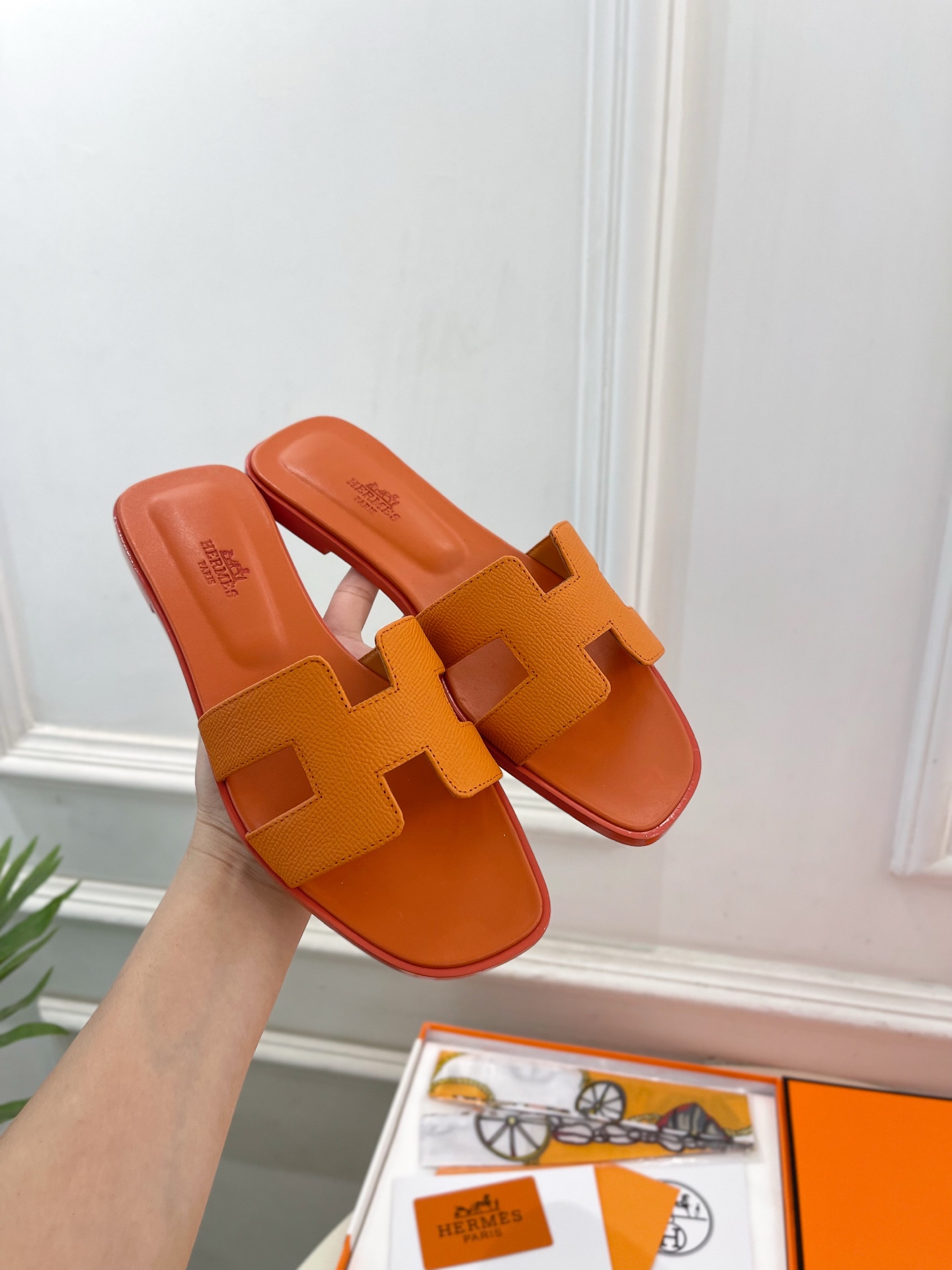 🐎𝐇𝐄𝐑𝐌𝐄* 爱玛仕 25𝐬𝐬 

🌈2025春夏新品 专柜新款 经典H型Oran平底拖鞋系列〰

◽