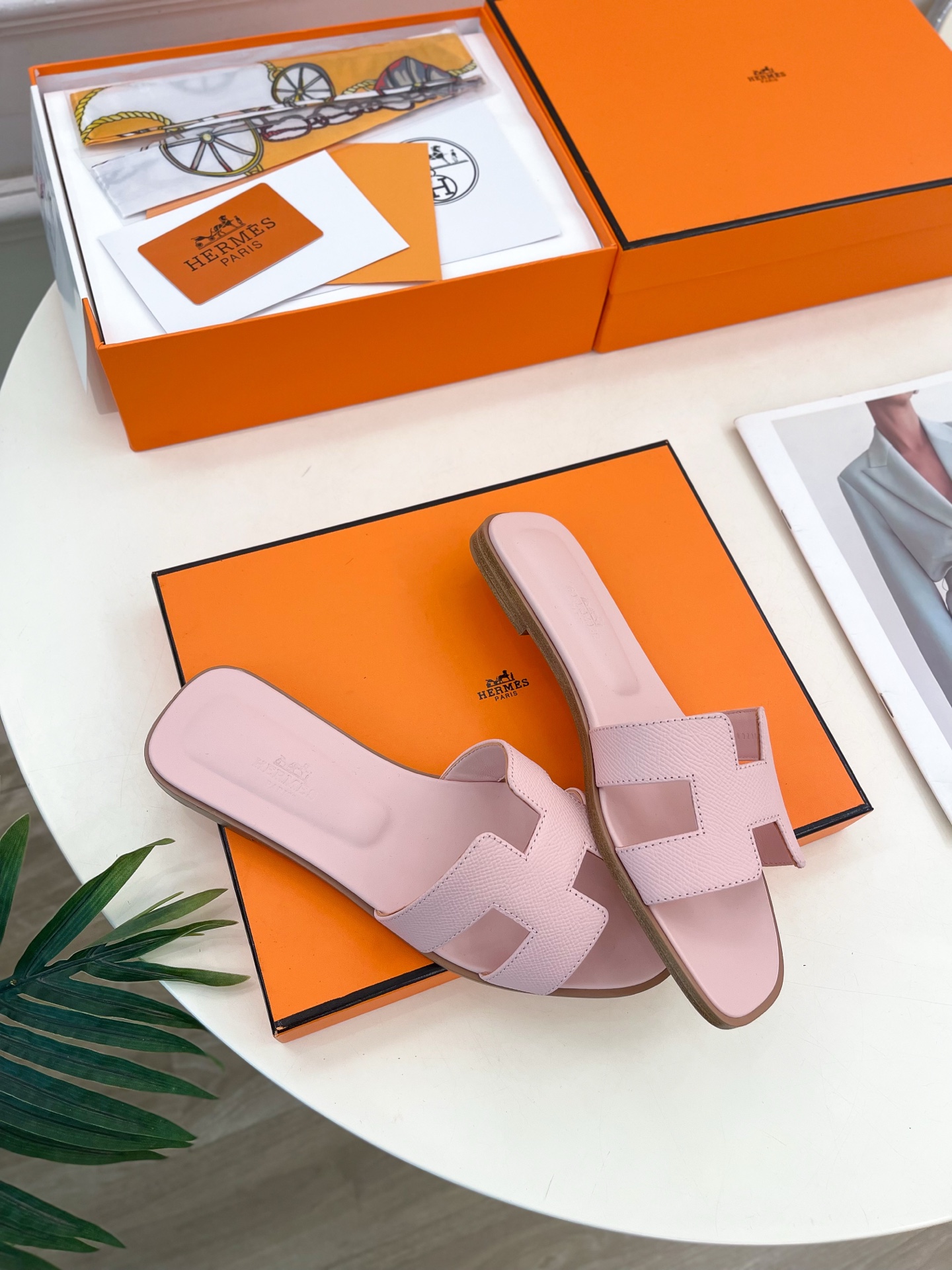 🐎𝐇𝐄𝐑𝐌𝐄* 爱玛仕 25𝐬𝐬 

🌈2025春夏新品 专柜新款 经典H型Oran平底拖鞋系列〰

◽