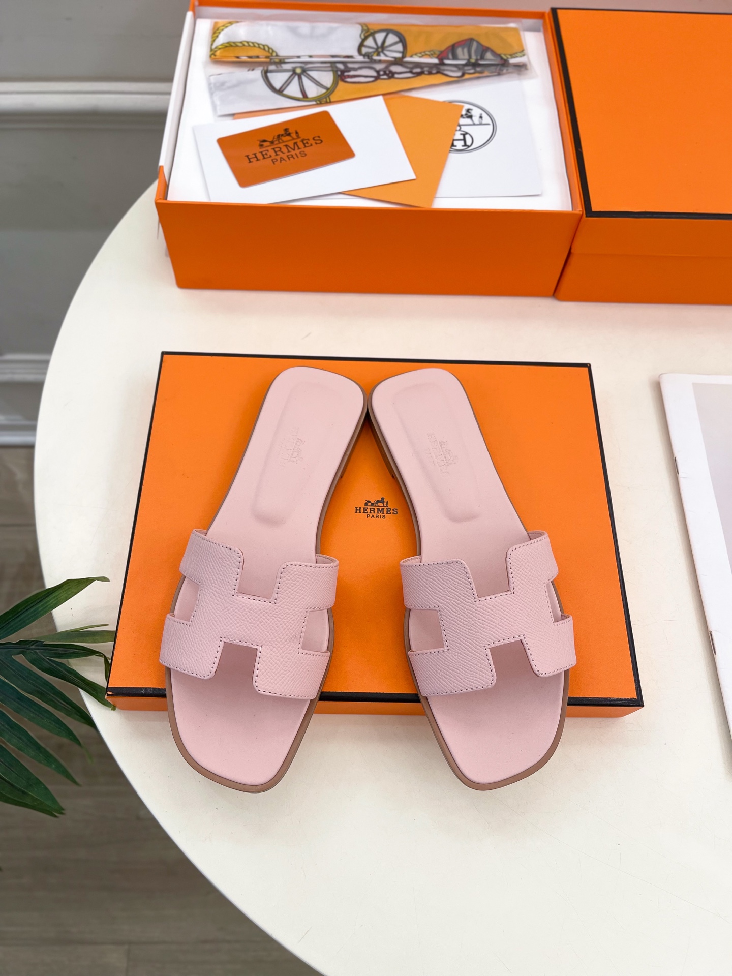 🐎𝐇𝐄𝐑𝐌𝐄* 爱玛仕 25𝐬𝐬 

🌈2025春夏新品 专柜新款 经典H型Oran平底拖鞋系列〰

◽