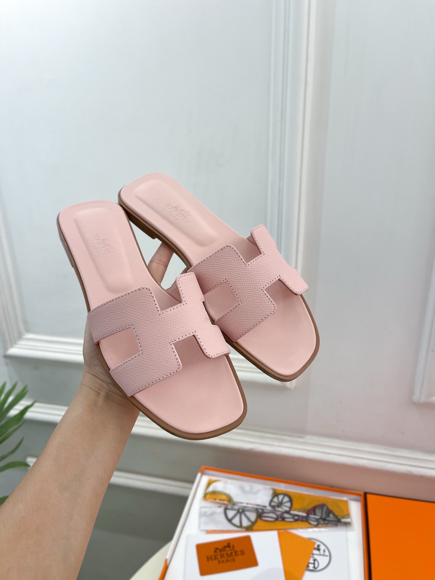🐎𝐇𝐄𝐑𝐌𝐄* 爱玛仕 25𝐬𝐬 

🌈2025春夏新品 专柜新款 经典H型Oran平底拖鞋系列〰

◽