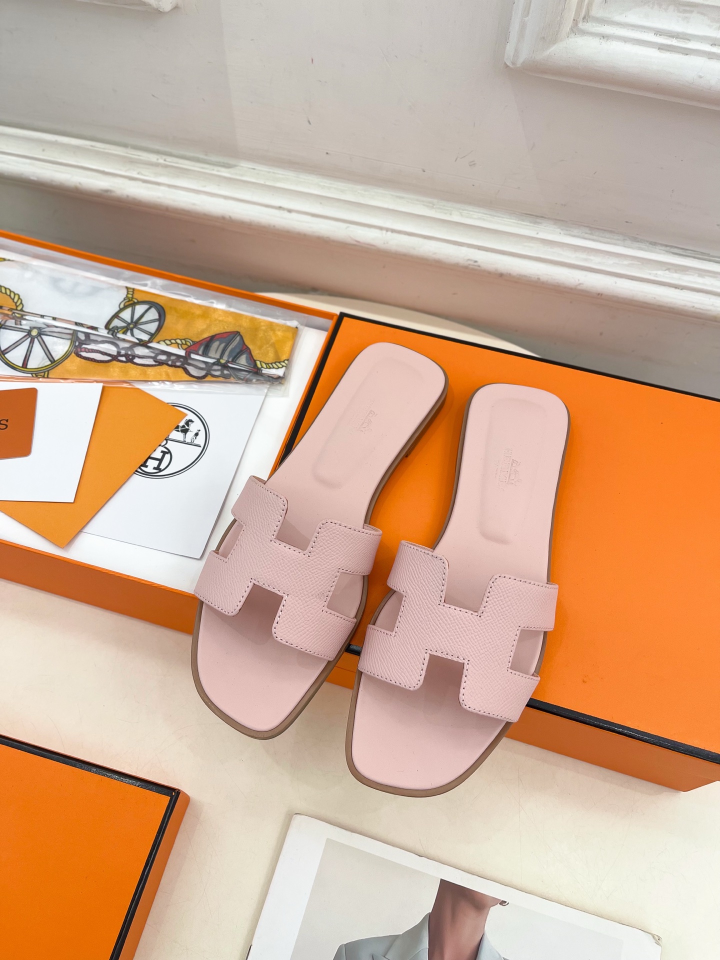 🐎𝐇𝐄𝐑𝐌𝐄* 爱玛仕 25𝐬𝐬 

🌈2025春夏新品 专柜新款 经典H型Oran平底拖鞋系列〰

◽