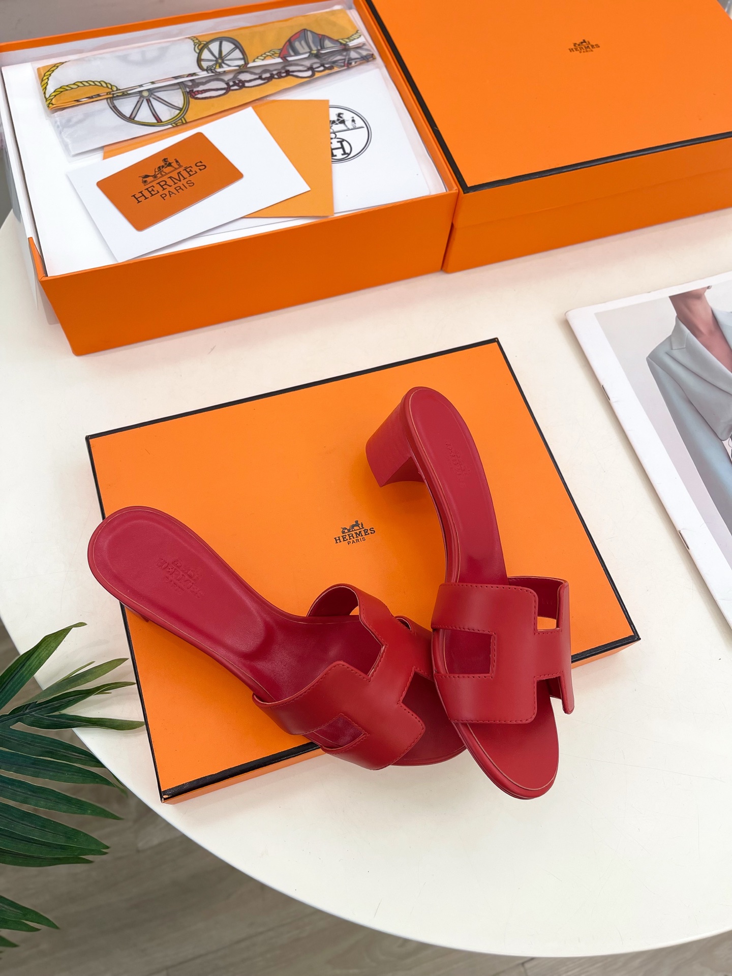 🐎𝐇𝐄𝐑𝐌𝐄* 爱玛仕 25𝐬𝐬 

🌈2025春夏新品 专柜新款 经典H型Oasis粗跟拖鞋系列〰

