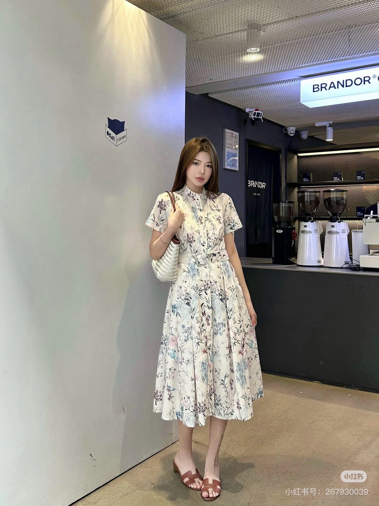 NO:420723,Demonstration of foot fitting, slippers, slippers19860909上脚搭配示范,拖鞋,slippers,Women's Shoes