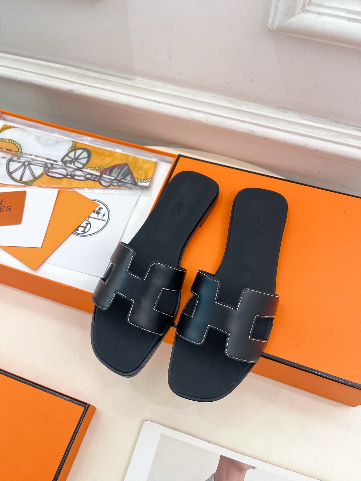 🐎𝐇𝐄𝐑𝐌𝐄* 爱玛仕 25𝐬𝐬 

🌈2025春夏新品 专柜新款 经典H型Oran平底拖鞋系列〰

◽