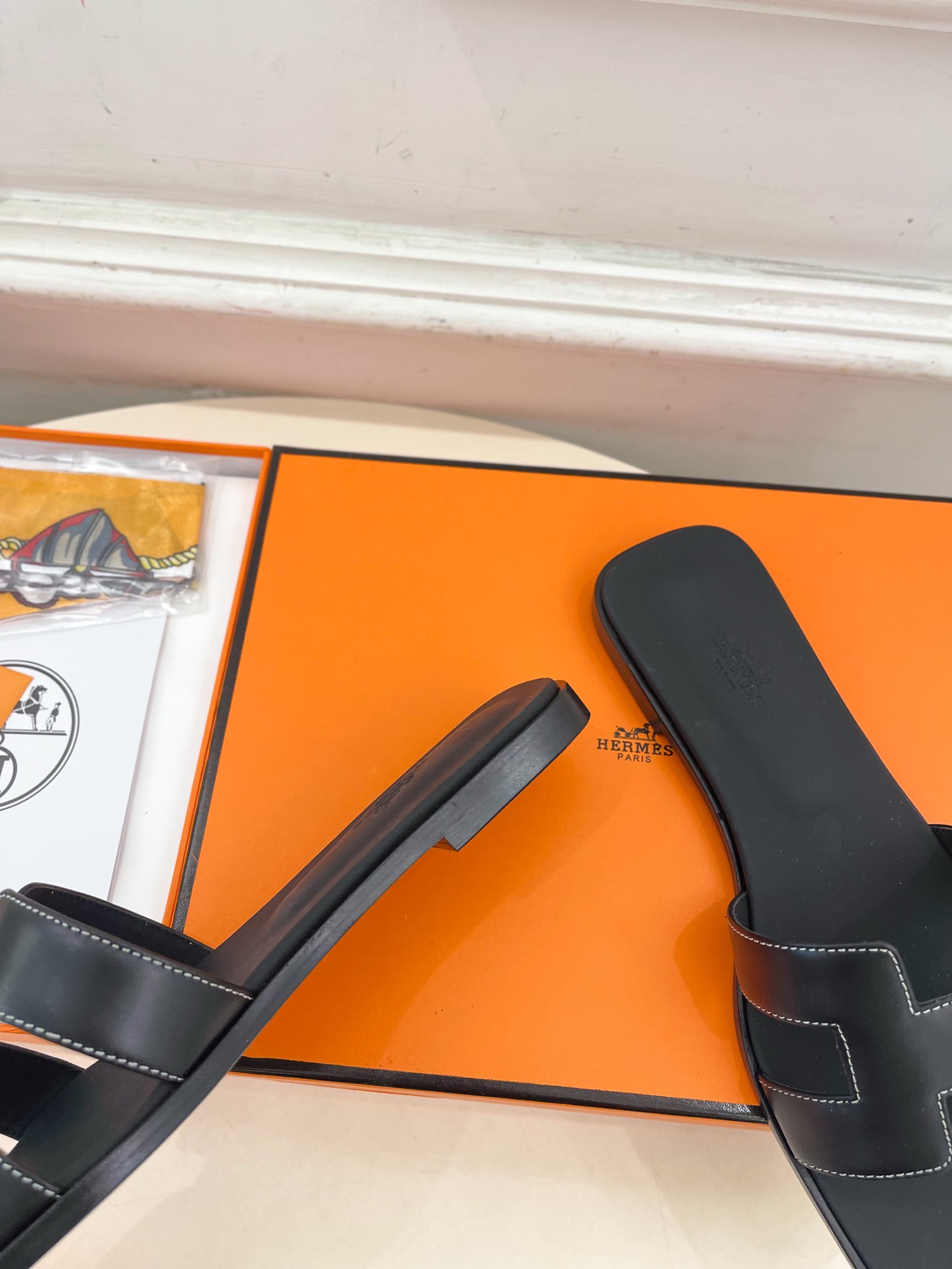 🐎𝐇𝐄𝐑𝐌𝐄* 爱玛仕 25𝐬𝐬 

🌈2025春夏新品 专柜新款 经典H型Oran平底拖鞋系列〰

◽