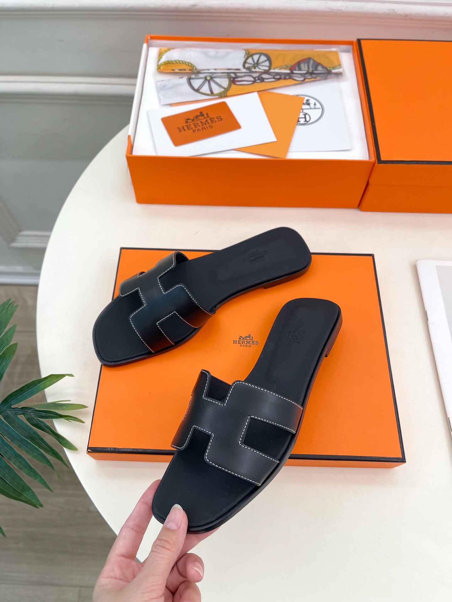 🐎𝐇𝐄𝐑𝐌𝐄* 爱玛仕 25𝐬𝐬 

🌈2025春夏新品 专柜新款 经典H型Oran平底拖鞋系列〰

◽