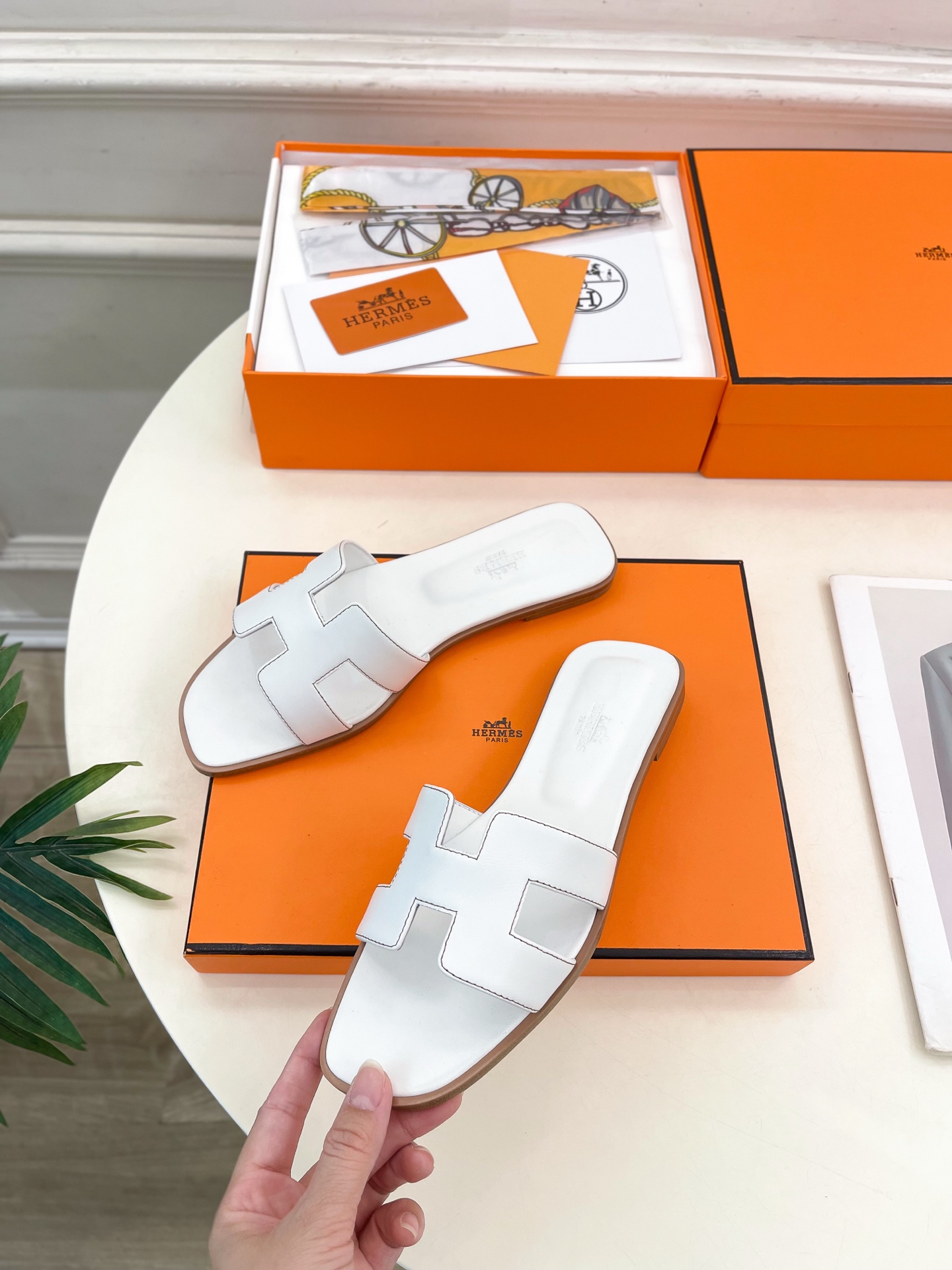 🐎𝐇𝐄𝐑𝐌𝐄* 爱玛仕 25𝐬𝐬 

🌈2025春夏新品 专柜新款 经典H型Oran平底拖鞋系列〰

◽