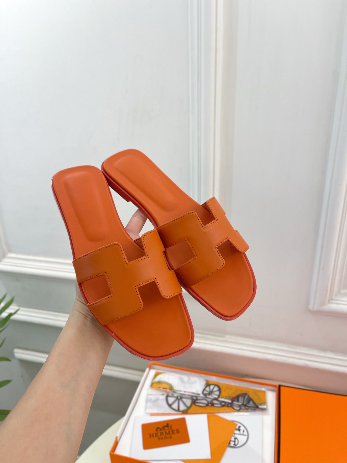 🐎𝐇𝐄𝐑𝐌𝐄* 爱玛仕 25𝐬𝐬 

🌈2025春夏新品 专柜新款 经典H型Oran平底拖鞋系列〰

◽