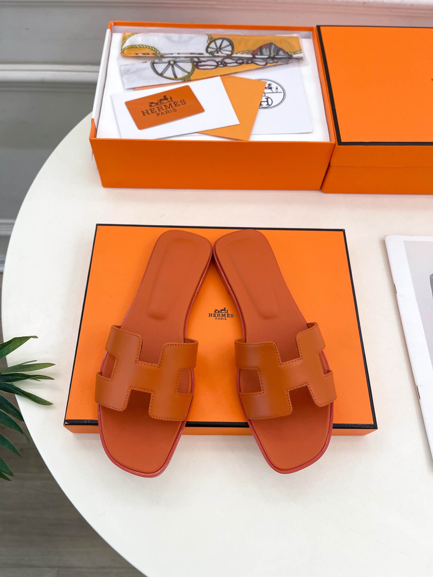 🐎𝐇𝐄𝐑𝐌𝐄* 爱玛仕 25𝐬𝐬 

🌈2025春夏新品 专柜新款 经典H型Oran平底拖鞋系列〰

◽