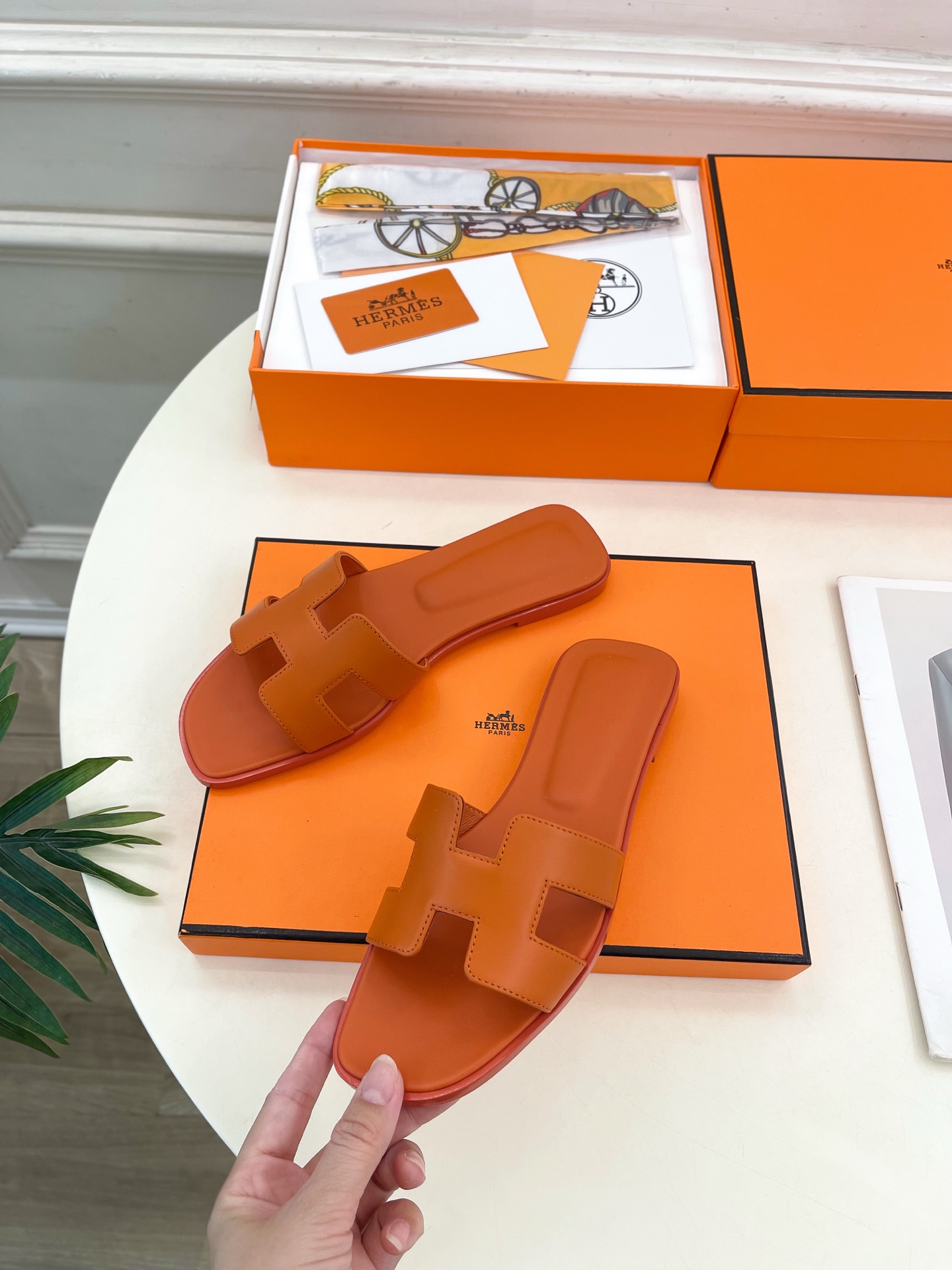 🐎𝐇𝐄𝐑𝐌𝐄* 爱玛仕 25𝐬𝐬 

🌈2025春夏新品 专柜新款 经典H型Oran平底拖鞋系列〰

◽
