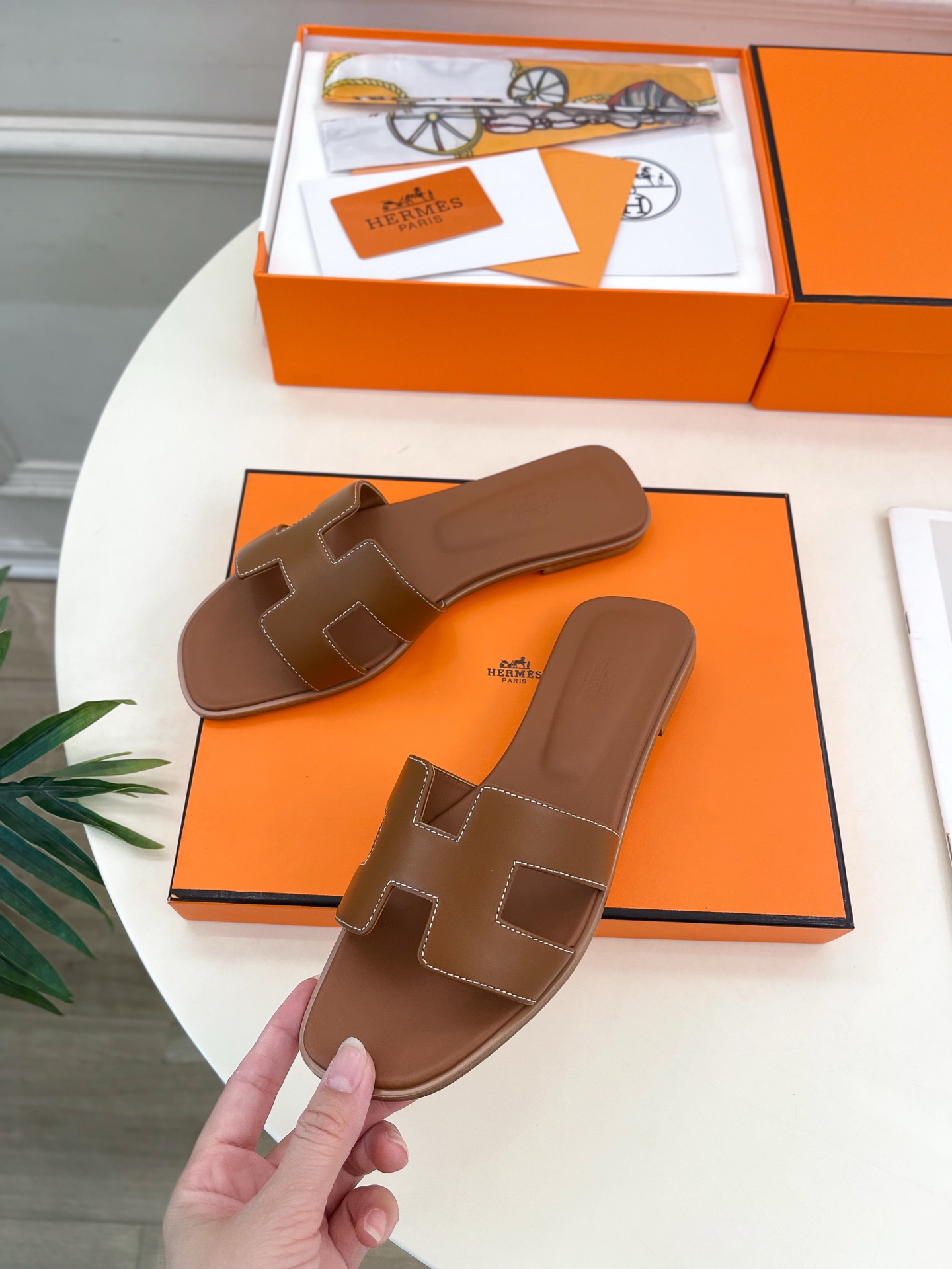 🐎𝐇𝐄𝐑𝐌𝐄* 爱玛仕 25𝐬𝐬 

🌈2025春夏新品 专柜新款 经典H型Oran平底拖鞋系列〰

◽