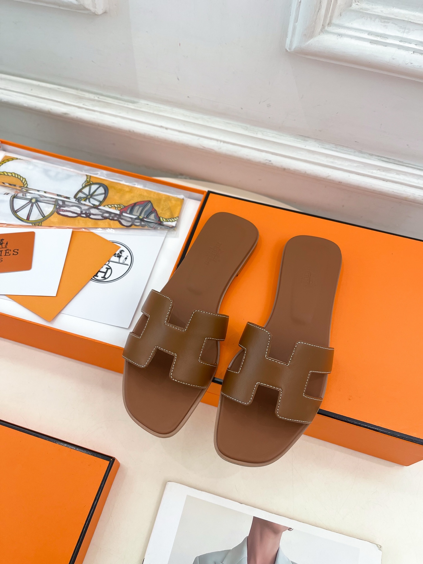 🐎𝐇𝐄𝐑𝐌𝐄* 爱玛仕 25𝐬𝐬 

🌈2025春夏新品 专柜新款 经典H型Oran平底拖鞋系列〰

◽
