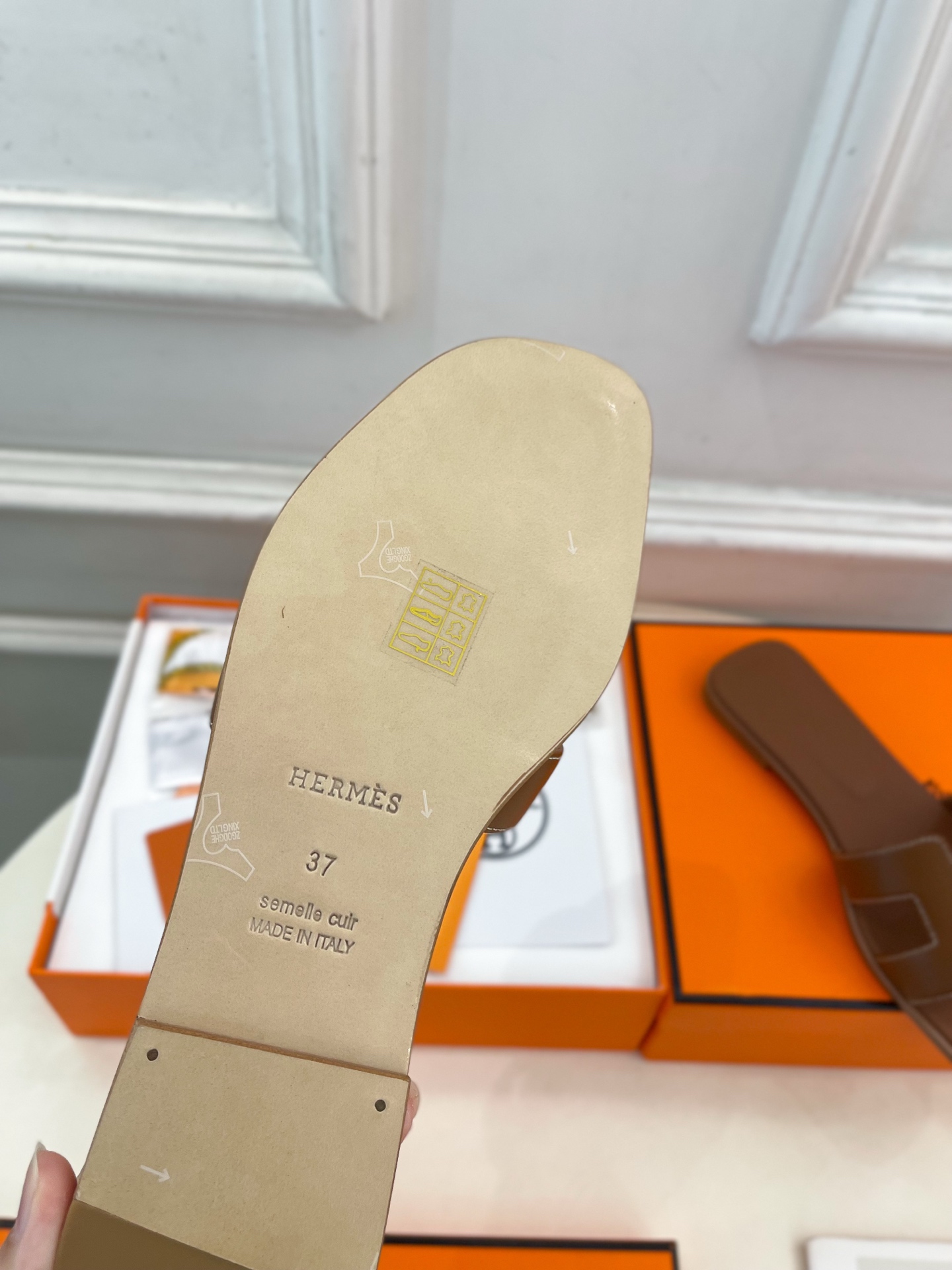 🐎𝐇𝐄𝐑𝐌𝐄* 爱玛仕 25𝐬𝐬 

🌈2025春夏新品 专柜新款 经典H型Oran平底拖鞋系列〰

◽