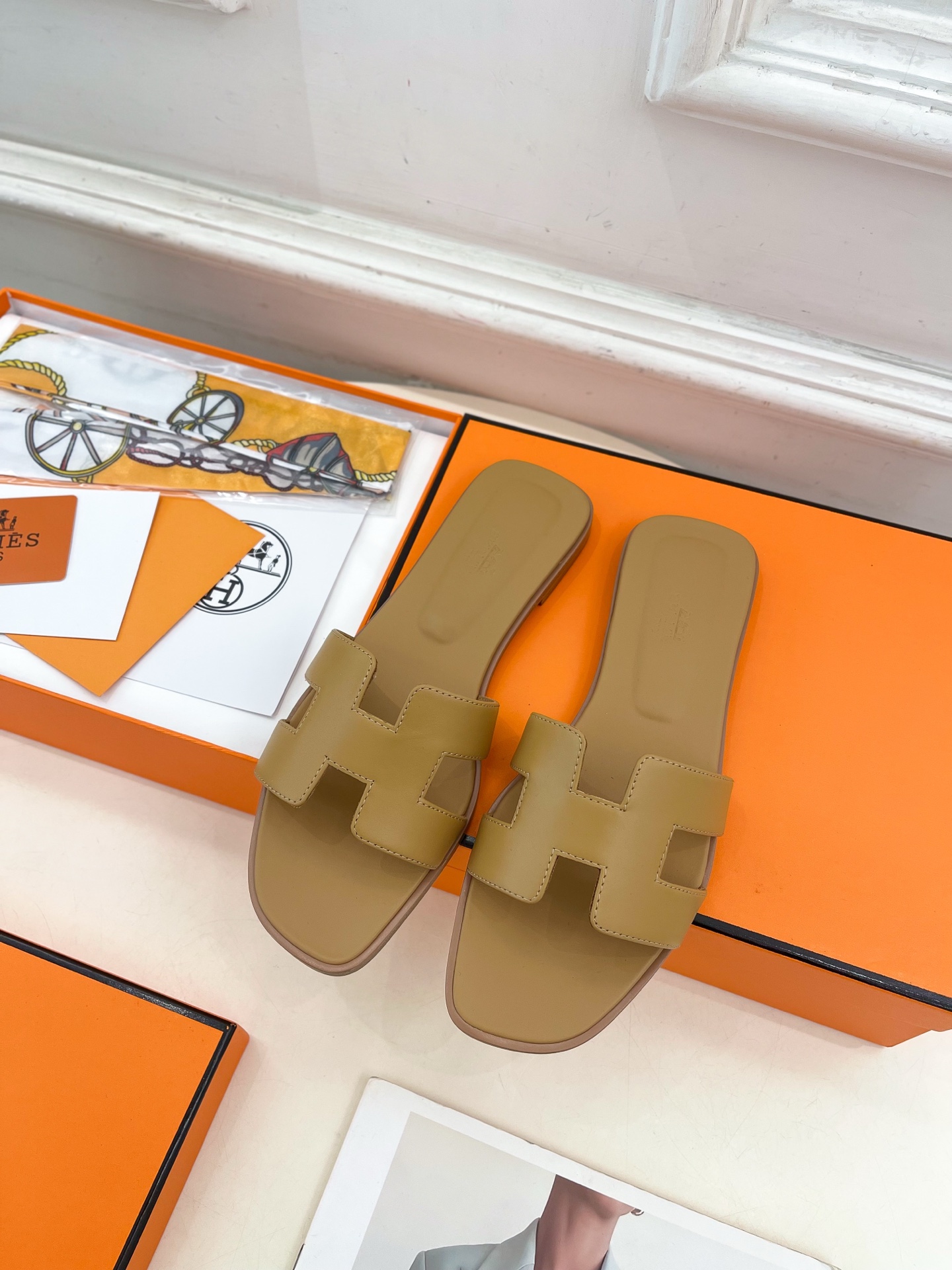🐎𝐇𝐄𝐑𝐌𝐄* 爱玛仕 25𝐬𝐬 

🌈2025春夏新品 专柜新款 经典H型Oran平底拖鞋系列〰

◽