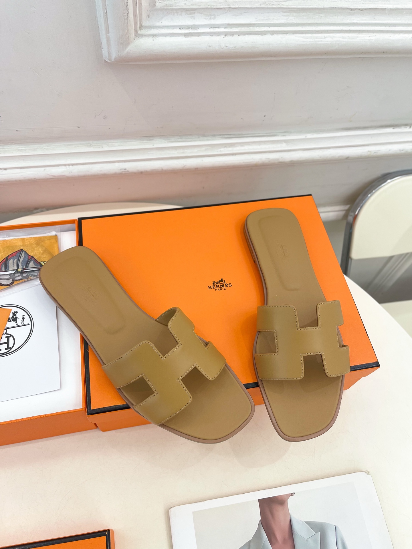 🐎𝐇𝐄𝐑𝐌𝐄* 爱玛仕 25𝐬𝐬 

🌈2025春夏新品 专柜新款 经典H型Oran平底拖鞋系列〰

◽