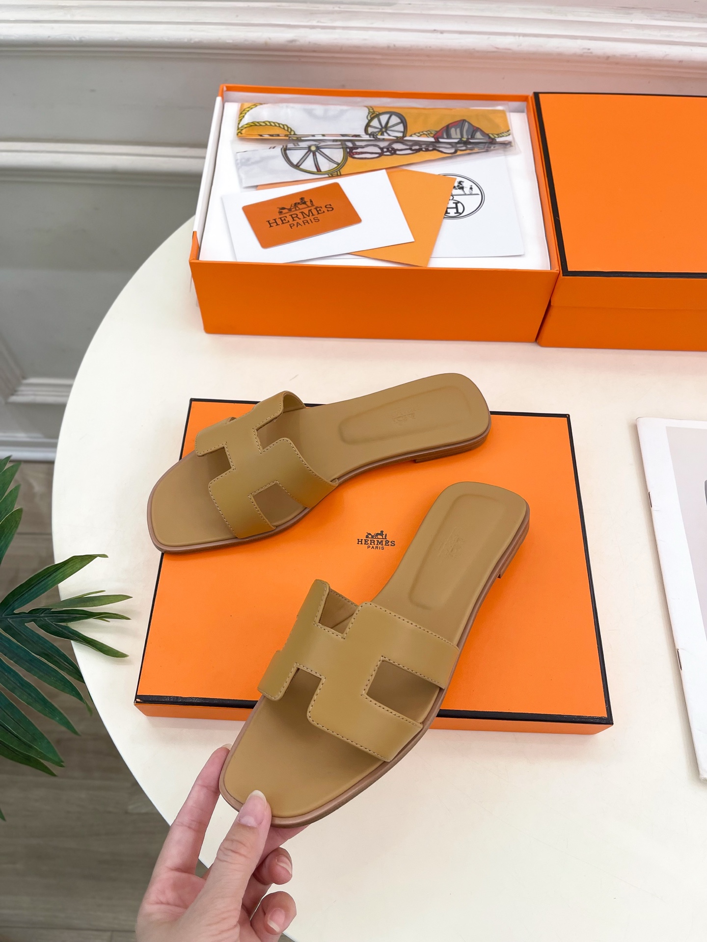 🐎𝐇𝐄𝐑𝐌𝐄* 爱玛仕 25𝐬𝐬 

🌈2025春夏新品 专柜新款 经典H型Oran平底拖鞋系列〰

◽