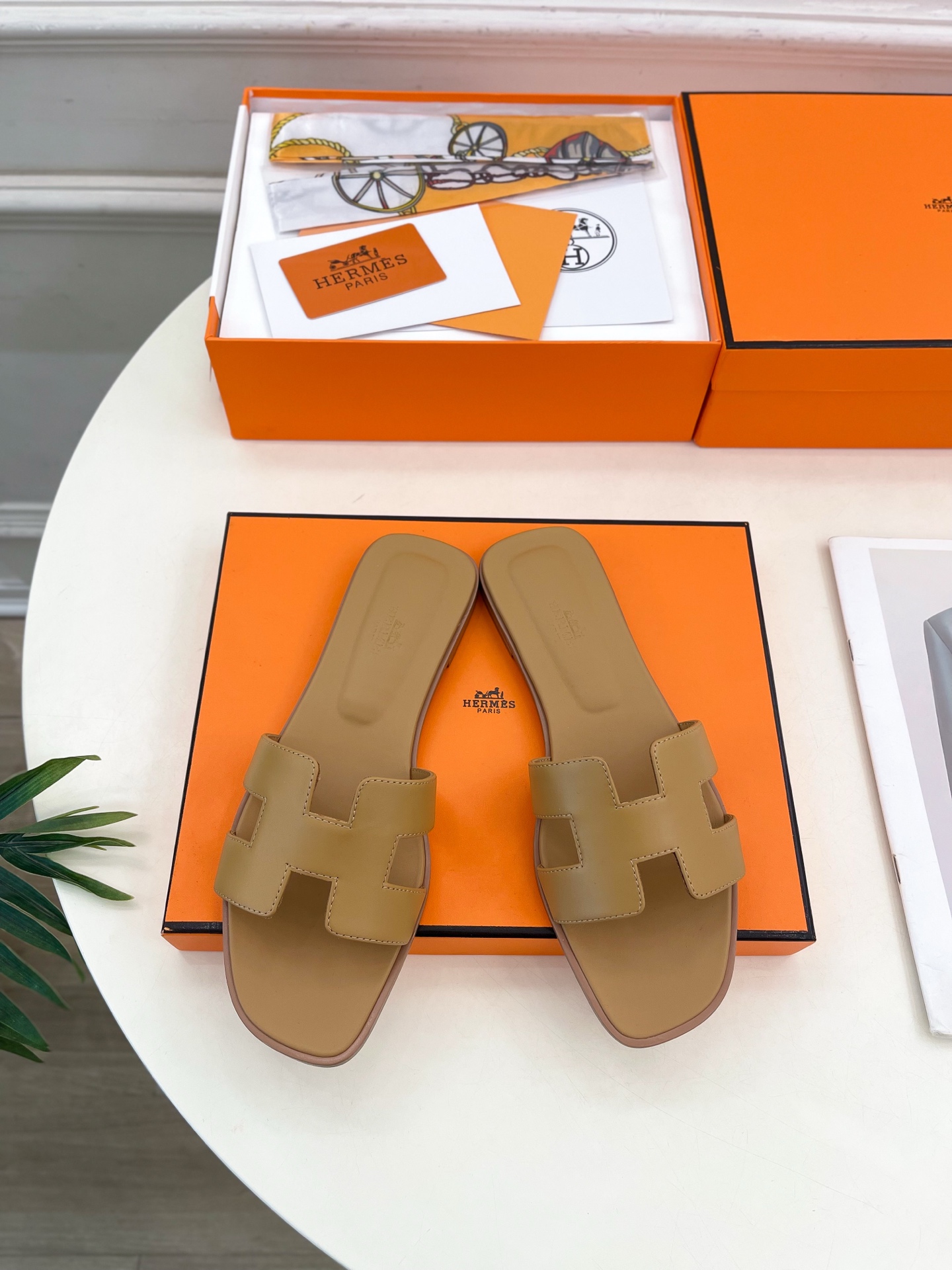 🐎𝐇𝐄𝐑𝐌𝐄* 爱玛仕 25𝐬𝐬 

🌈2025春夏新品 专柜新款 经典H型Oran平底拖鞋系列〰

◽