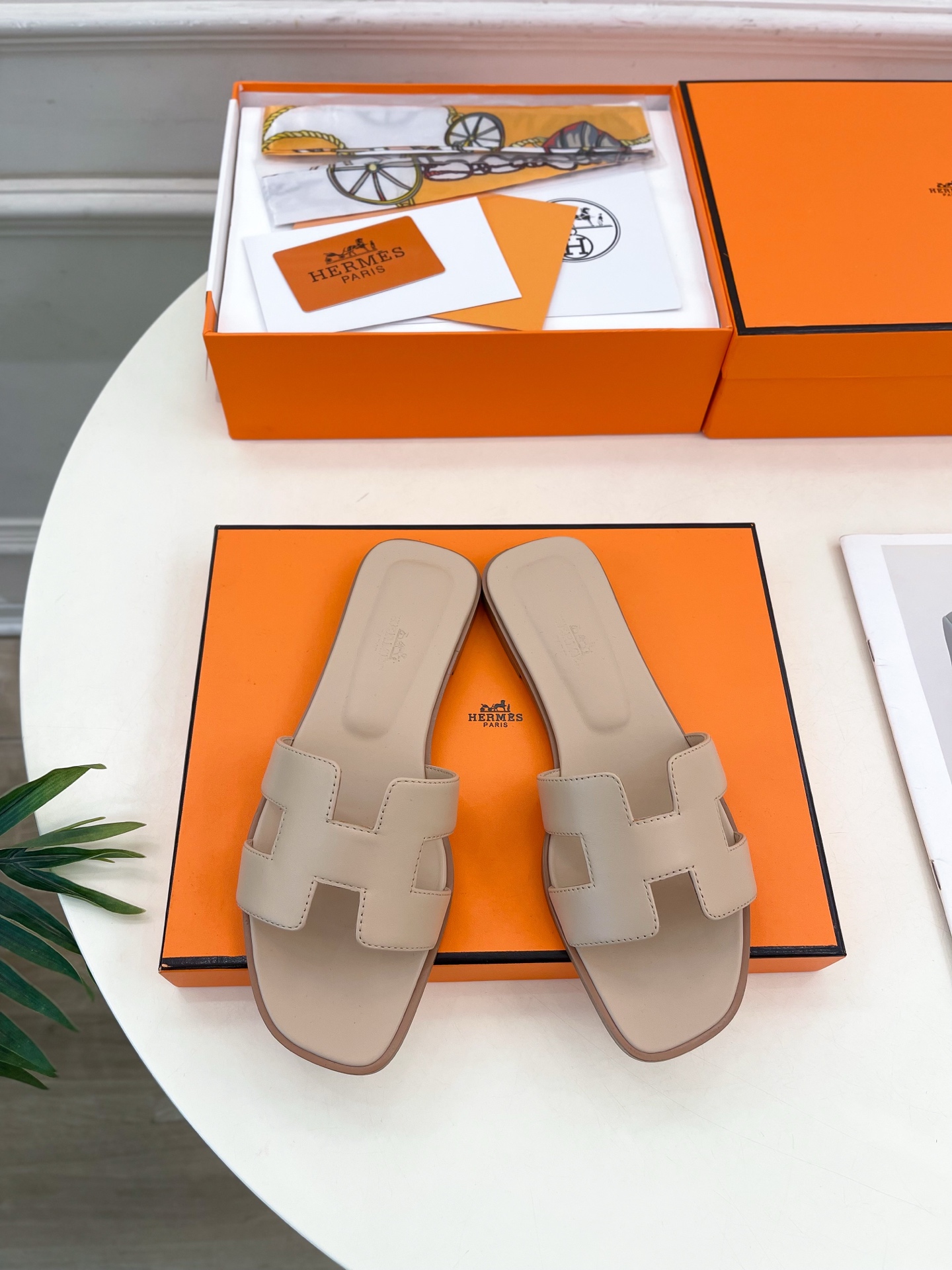 🐎𝐇𝐄𝐑𝐌𝐄* 爱玛仕 25𝐬𝐬 

🌈2025春夏新品 专柜新款 经典H型Oran平底拖鞋系列〰

◽