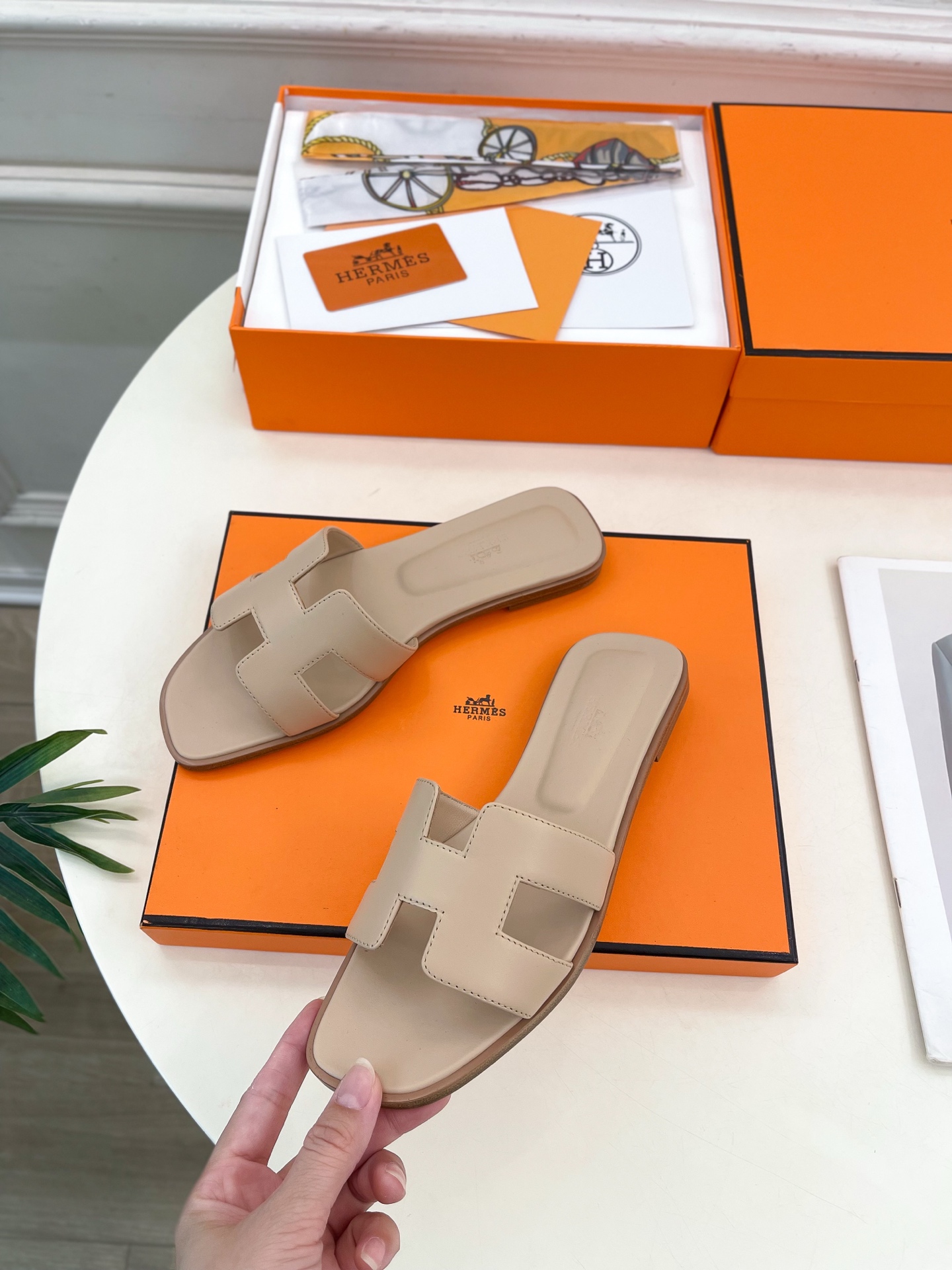 🐎𝐇𝐄𝐑𝐌𝐄* 爱玛仕 25𝐬𝐬 

🌈2025春夏新品 专柜新款 经典H型Oran平底拖鞋系列〰

◽