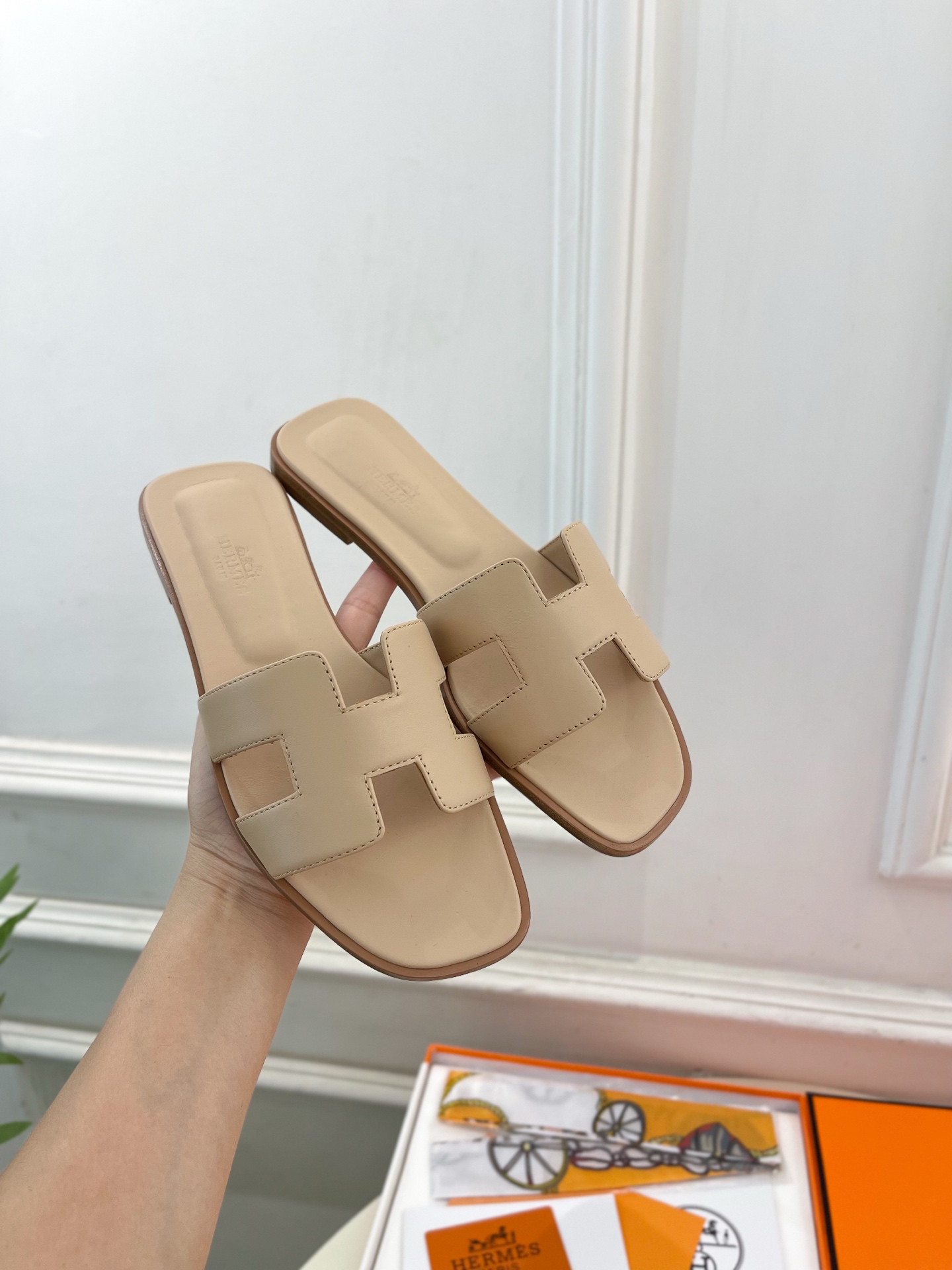 🐎𝐇𝐄𝐑𝐌𝐄* 爱玛仕 25𝐬𝐬 

🌈2025春夏新品 专柜新款 经典H型Oran平底拖鞋系列〰

◽