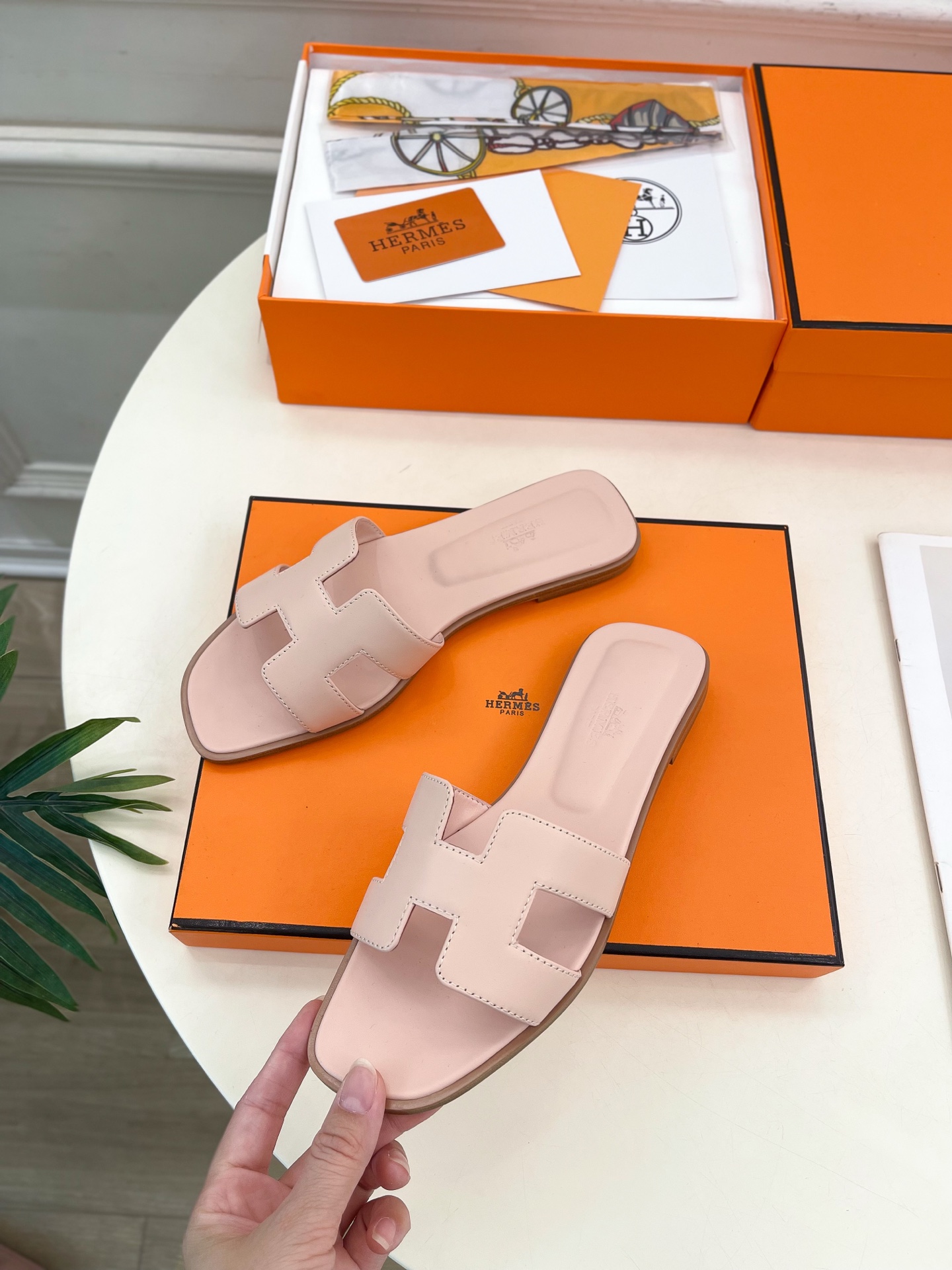 🐎𝐇𝐄𝐑𝐌𝐄* 爱玛仕 25𝐬𝐬 

🌈2025春夏新品 专柜新款 经典H型Oran平底拖鞋系列〰

◽