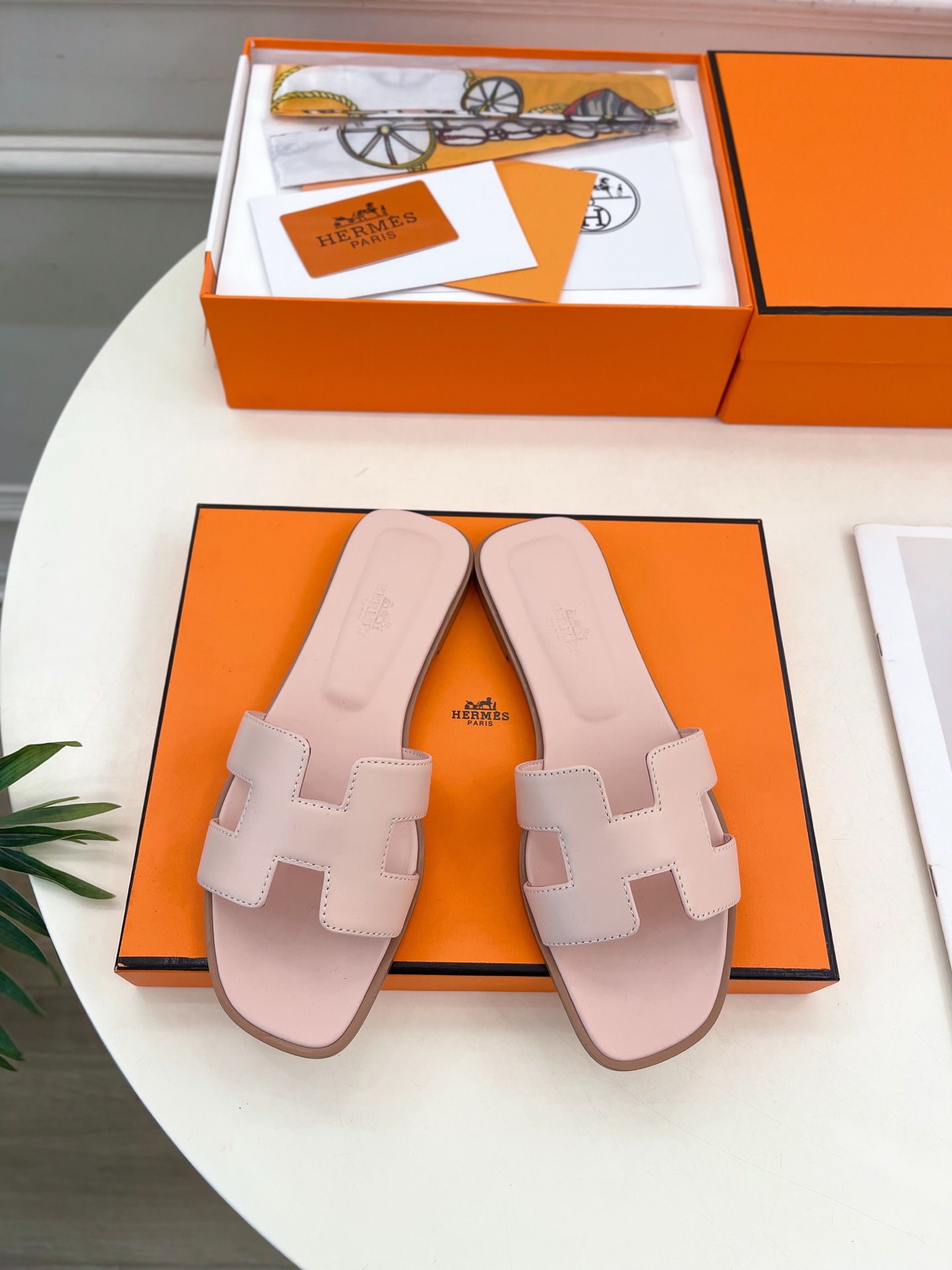 🐎𝐇𝐄𝐑𝐌𝐄* 爱玛仕 25𝐬𝐬 

🌈2025春夏新品 专柜新款 经典H型Oran平底拖鞋系列〰

◽