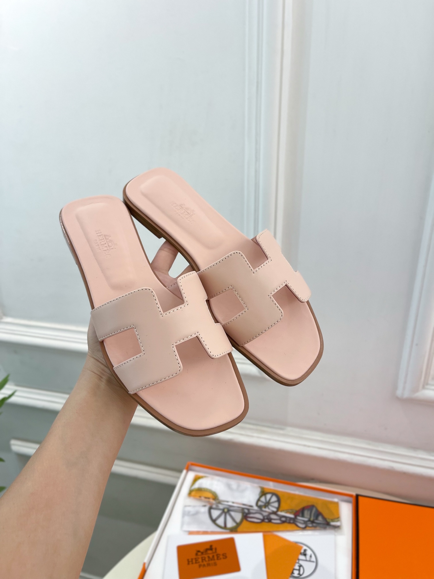 🐎𝐇𝐄𝐑𝐌𝐄* 爱玛仕 25𝐬𝐬 

🌈2025春夏新品 专柜新款 经典H型Oran平底拖鞋系列〰

◽