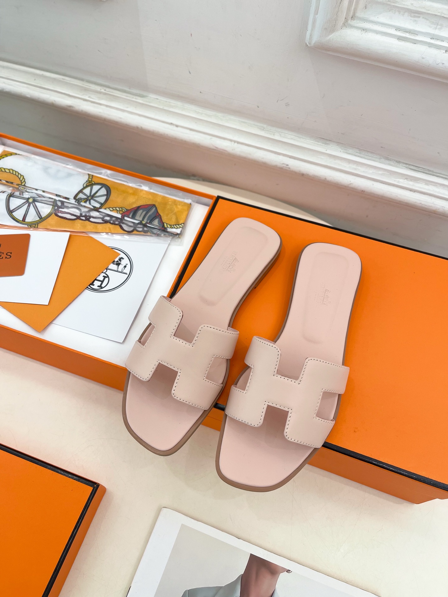 🐎𝐇𝐄𝐑𝐌𝐄* 爱玛仕 25𝐬𝐬 

🌈2025春夏新品 专柜新款 经典H型Oran平底拖鞋系列〰

◽