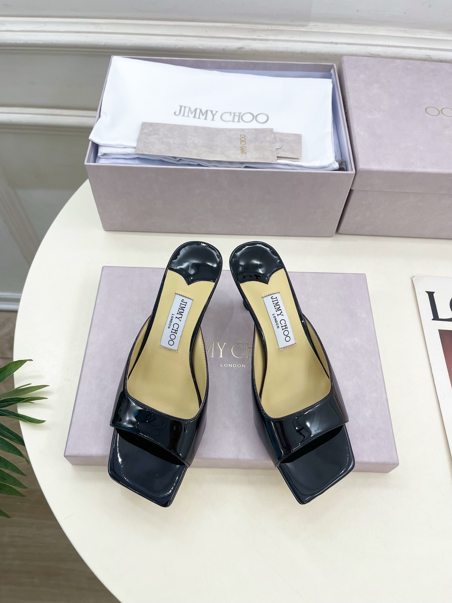 JimmyChoo✨吉米周 25ss ———
    
2025春夏新品 专柜最新JC方头高跟拖鞋 名媛