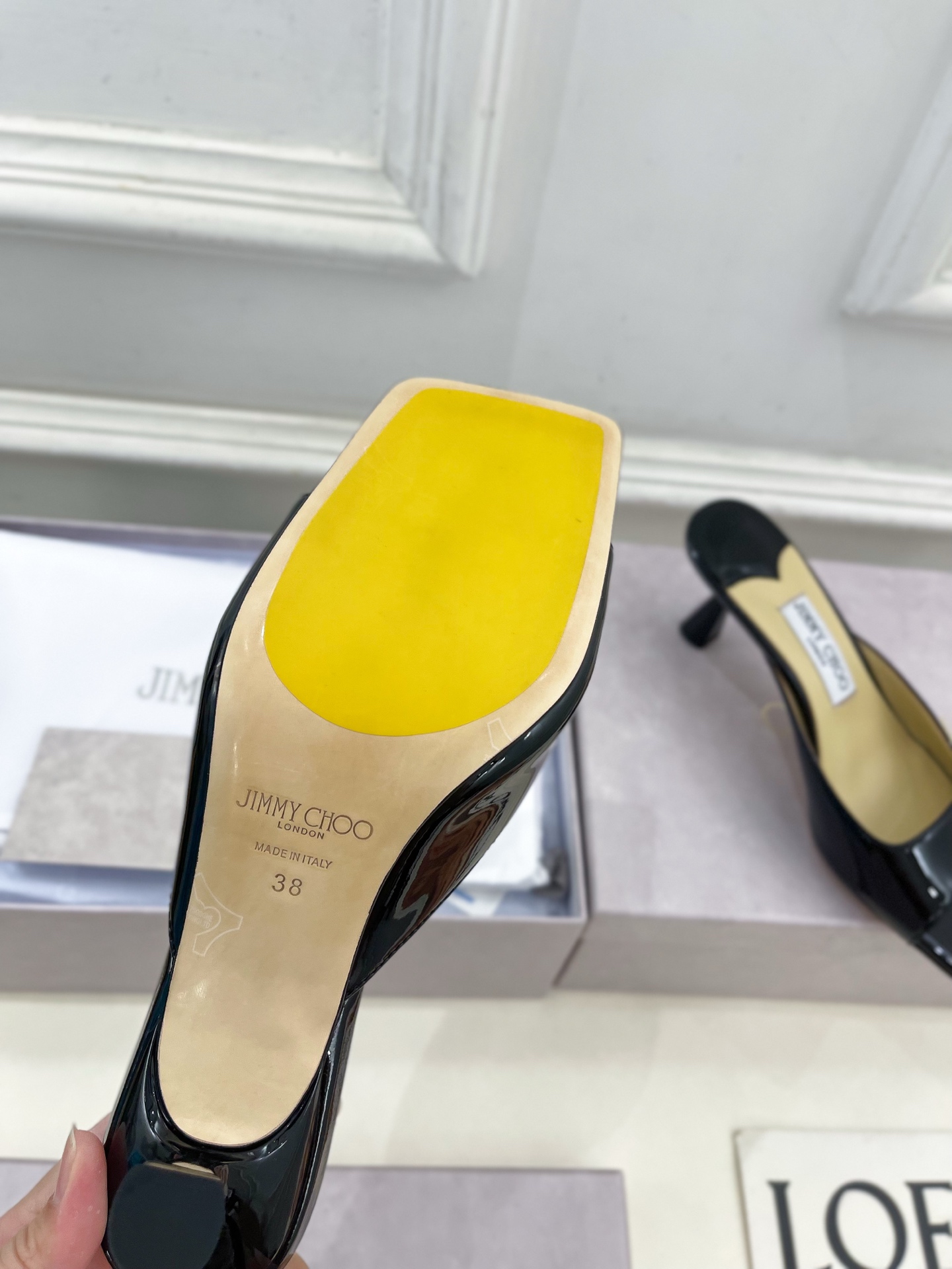 JimmyChoo✨吉米周 25ss ———
    
2025春夏新品 专柜最新JC方头高跟拖鞋 名媛