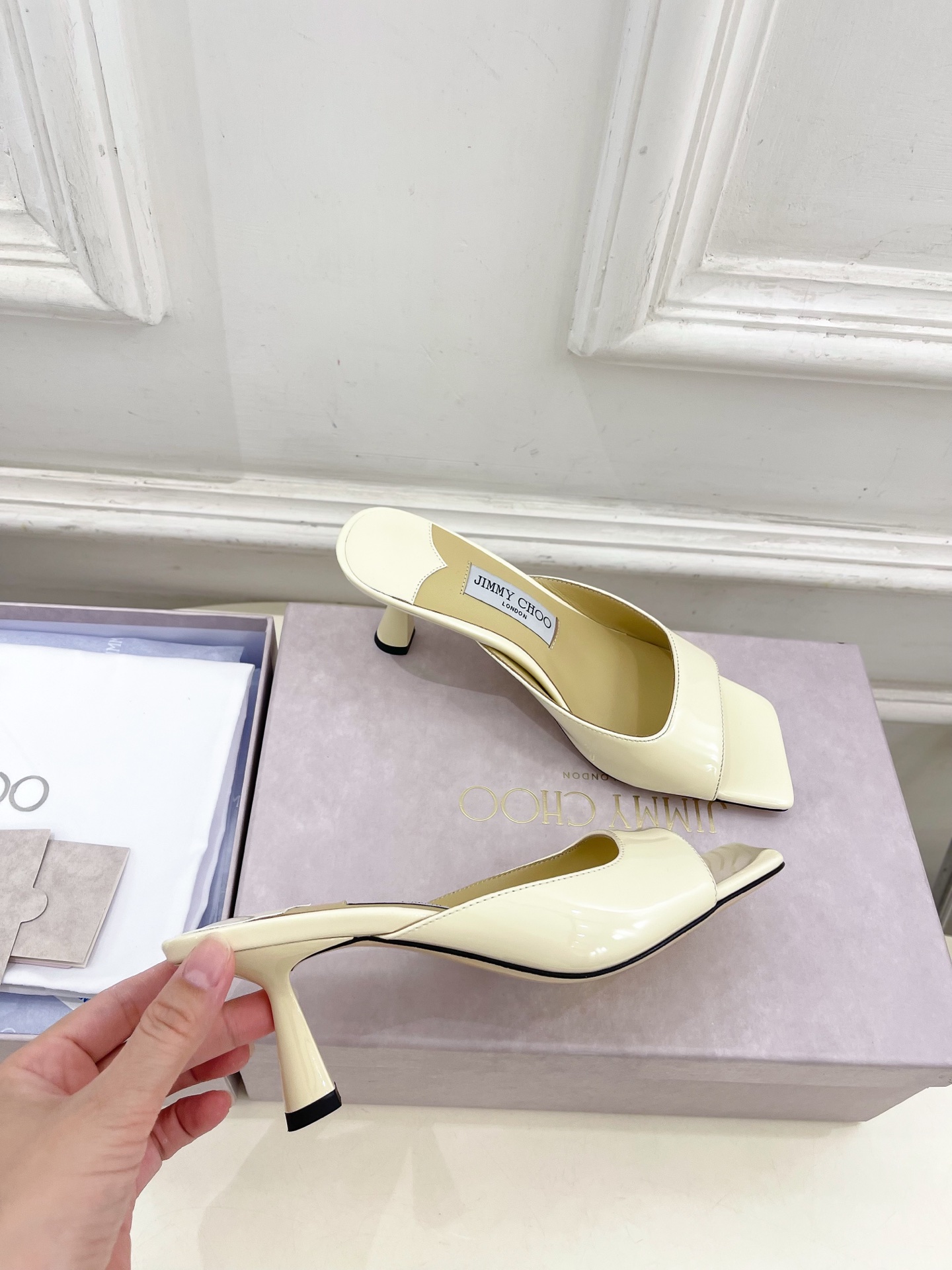 JimmyChoo✨吉米周 25ss ———
    
2025春夏新品 专柜最新JC方头高跟拖鞋 名媛