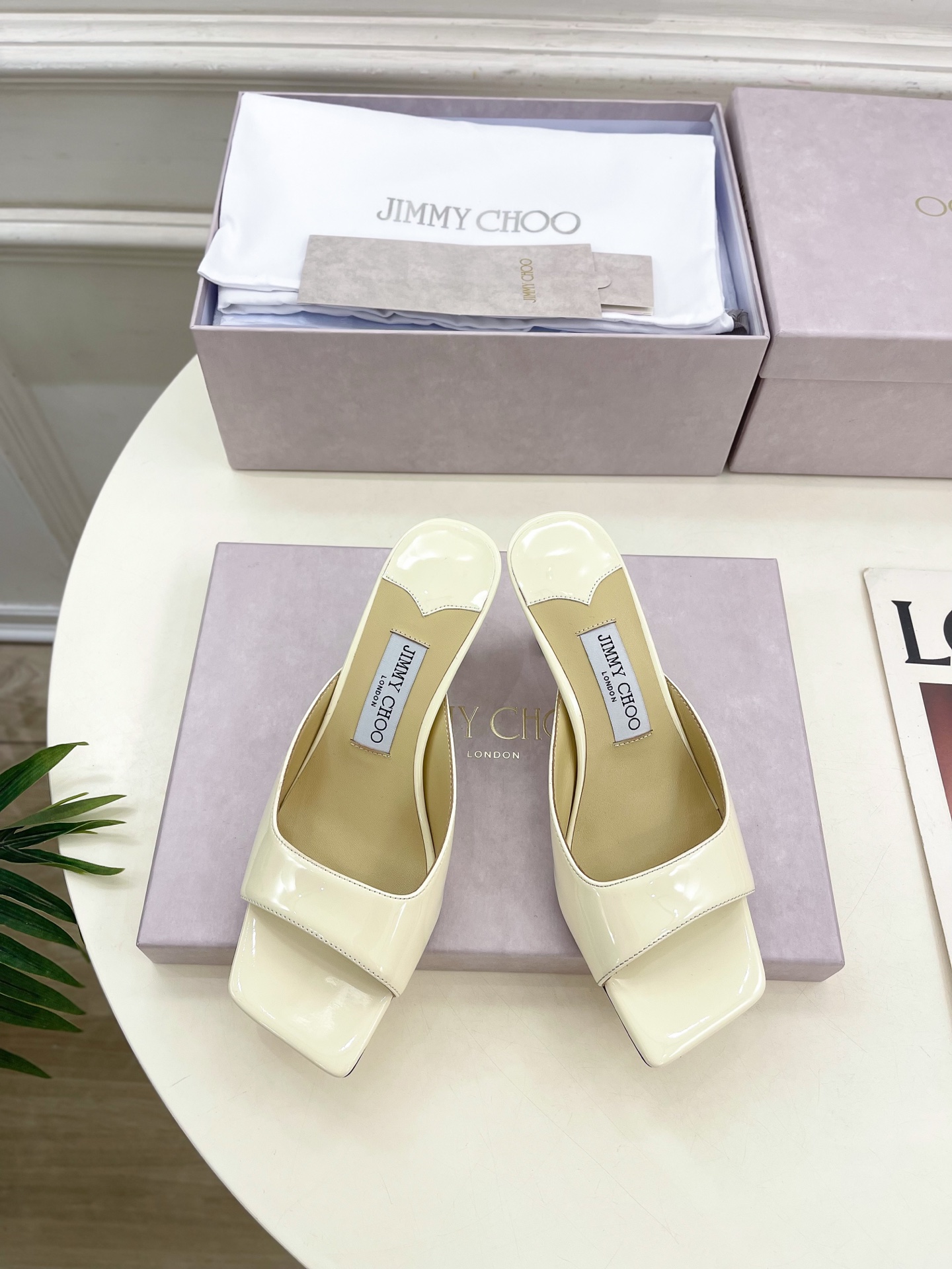 JimmyChoo✨吉米周 25ss ———
    
2025春夏新品 专柜最新JC方头高跟拖鞋 名媛