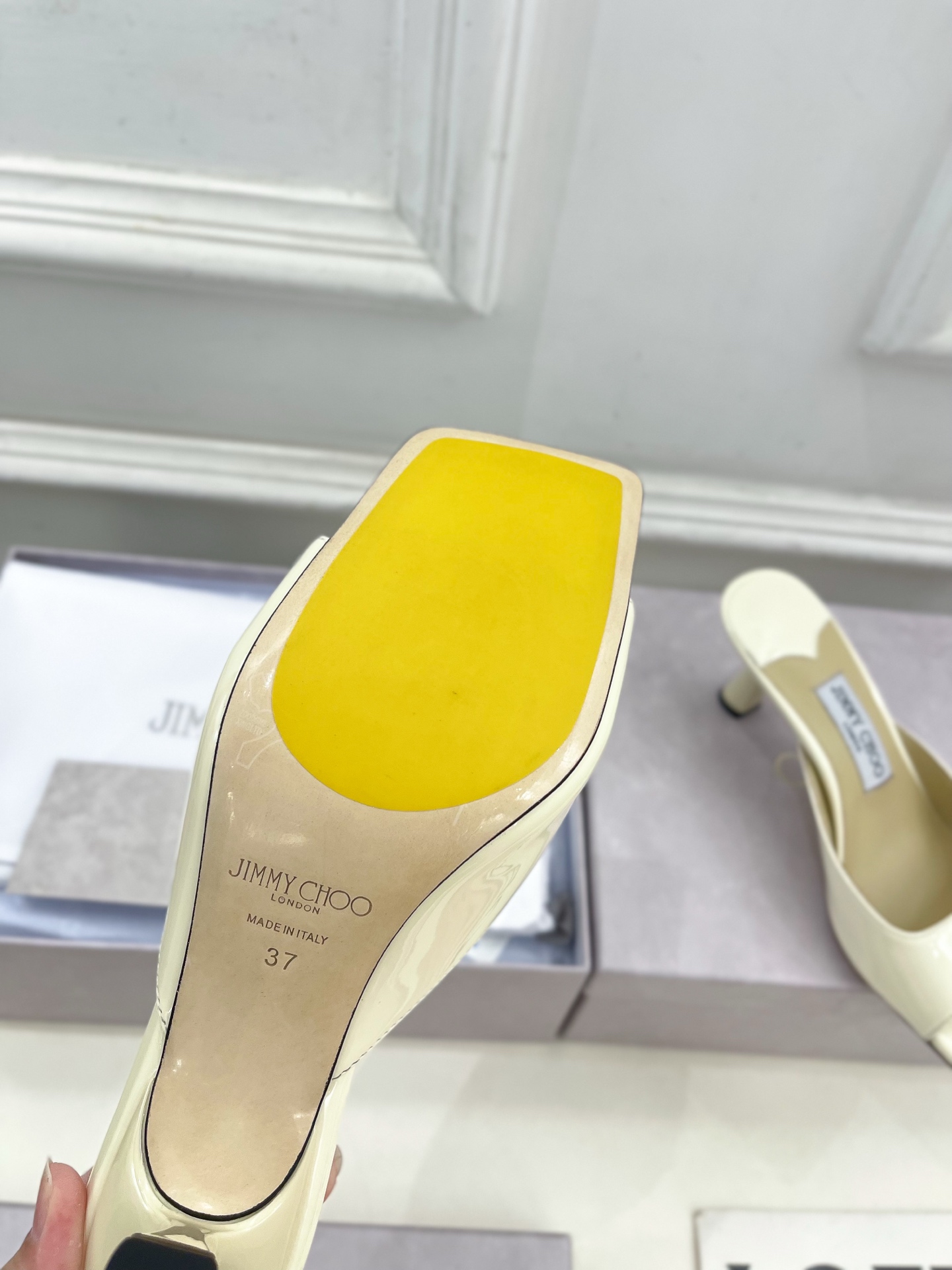 JimmyChoo✨吉米周 25ss ———
    
2025春夏新品 专柜最新JC方头高跟拖鞋 名媛