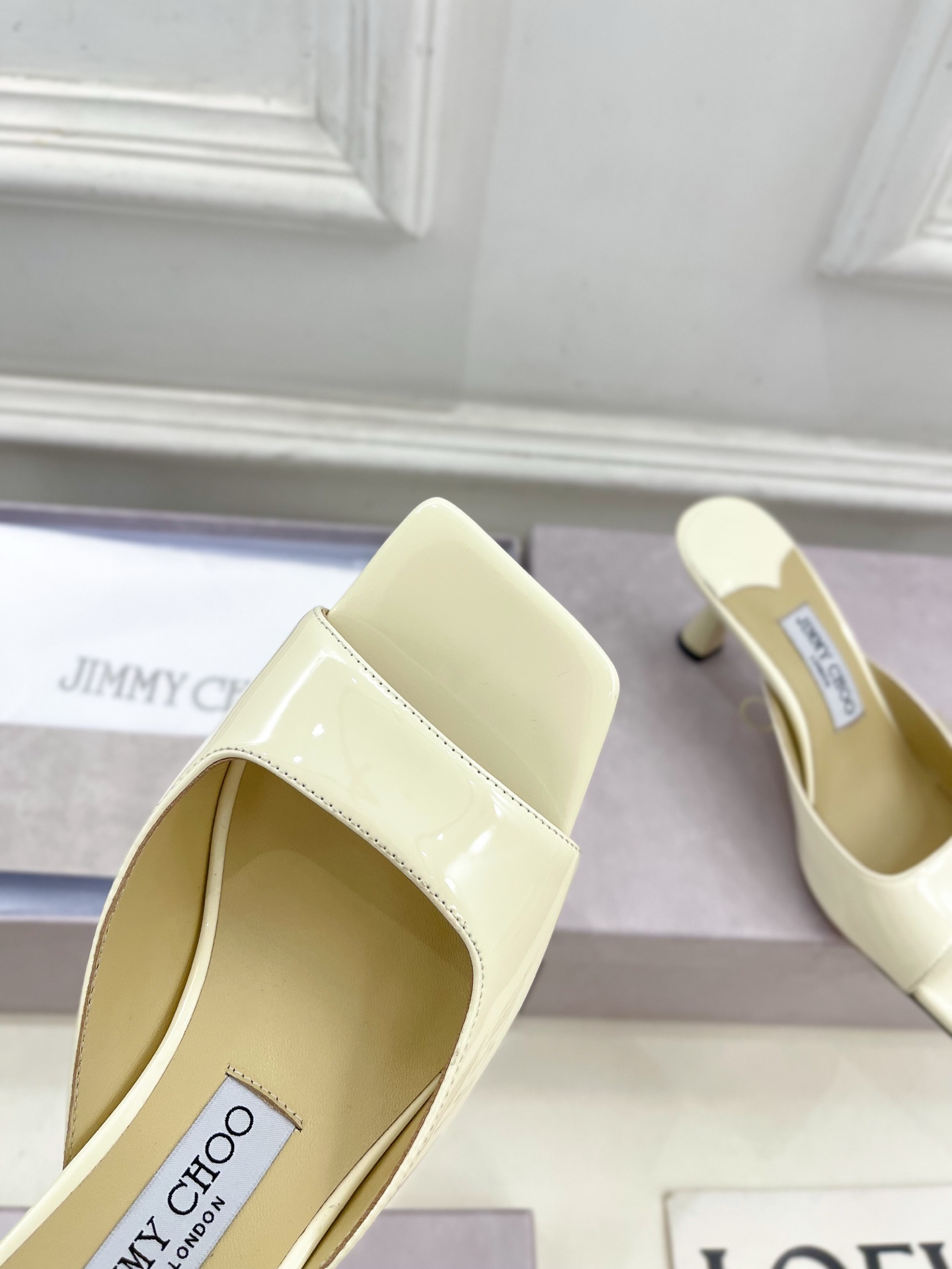 JimmyChoo✨吉米周 25ss ———
    
2025春夏新品 专柜最新JC方头高跟拖鞋 名媛
