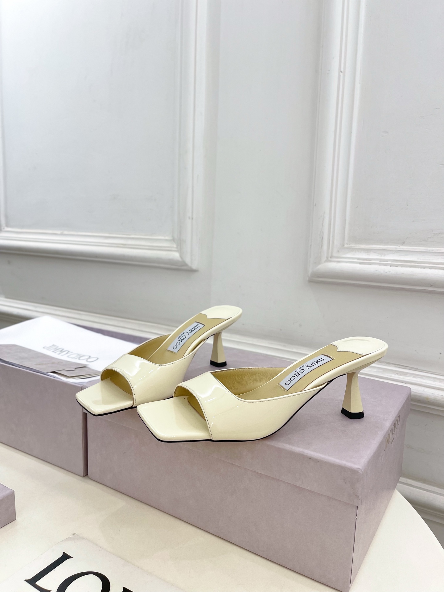 JimmyChoo✨吉米周 25ss ———
    
2025春夏新品 专柜最新JC方头高跟拖鞋 名媛