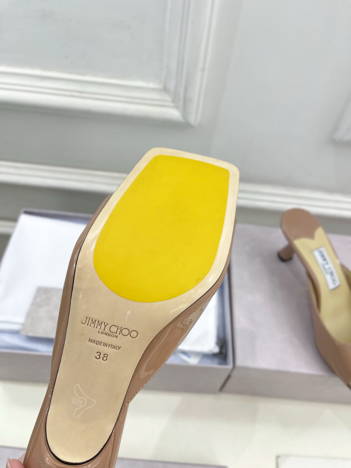 JimmyChoo✨吉米周 25ss ———
    
2025春夏新品 专柜最新JC方头高跟拖鞋 名媛