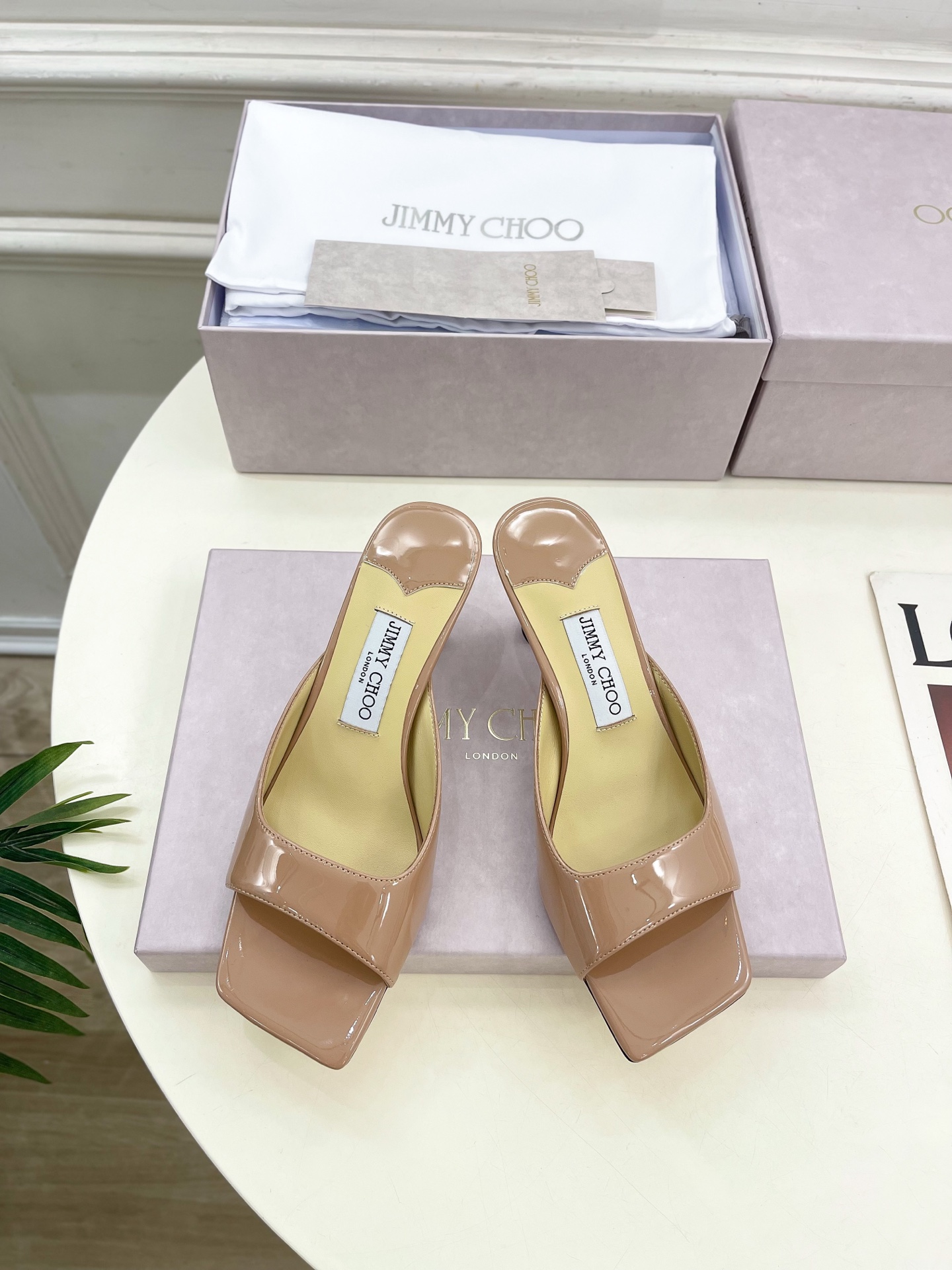 JimmyChoo✨吉米周 25ss ———
    
2025春夏新品 专柜最新JC方头高跟拖鞋 名媛