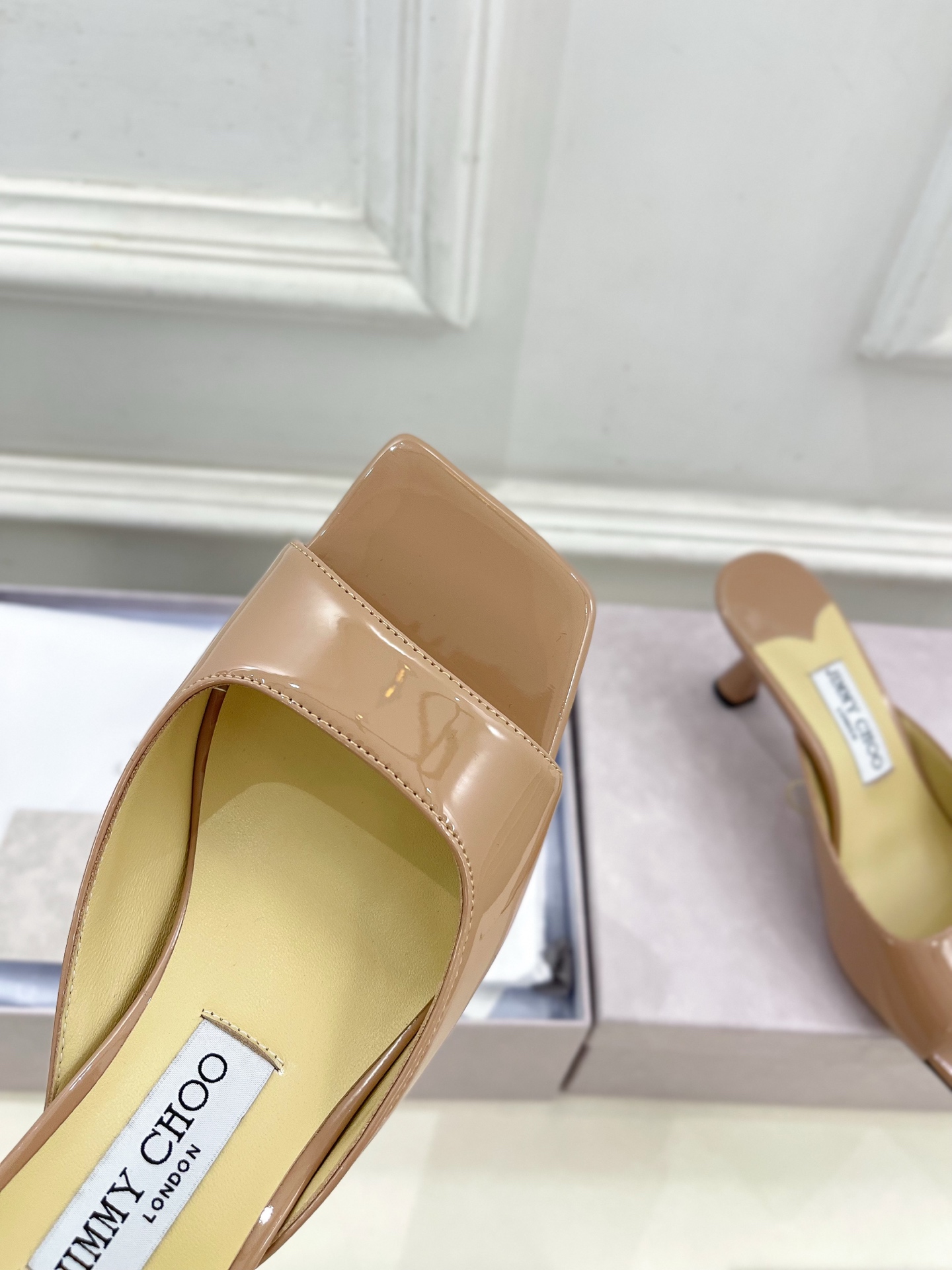 JimmyChoo✨吉米周 25ss ———
    
2025春夏新品 专柜最新JC方头高跟拖鞋 名媛