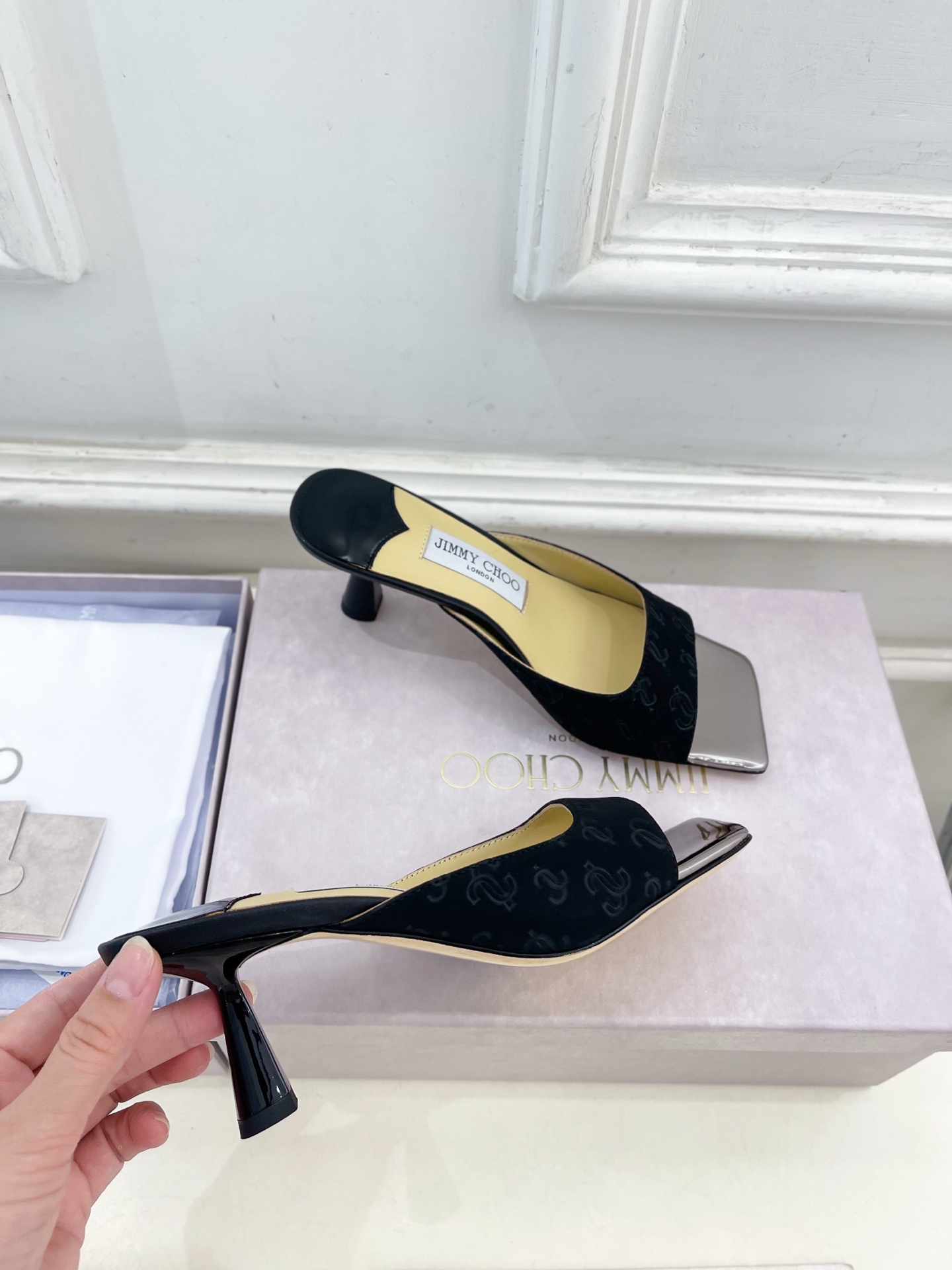 JimmyChoo✨吉米周 25ss ———
    
2025春夏新品 专柜最新JC方头高跟拖鞋 名媛