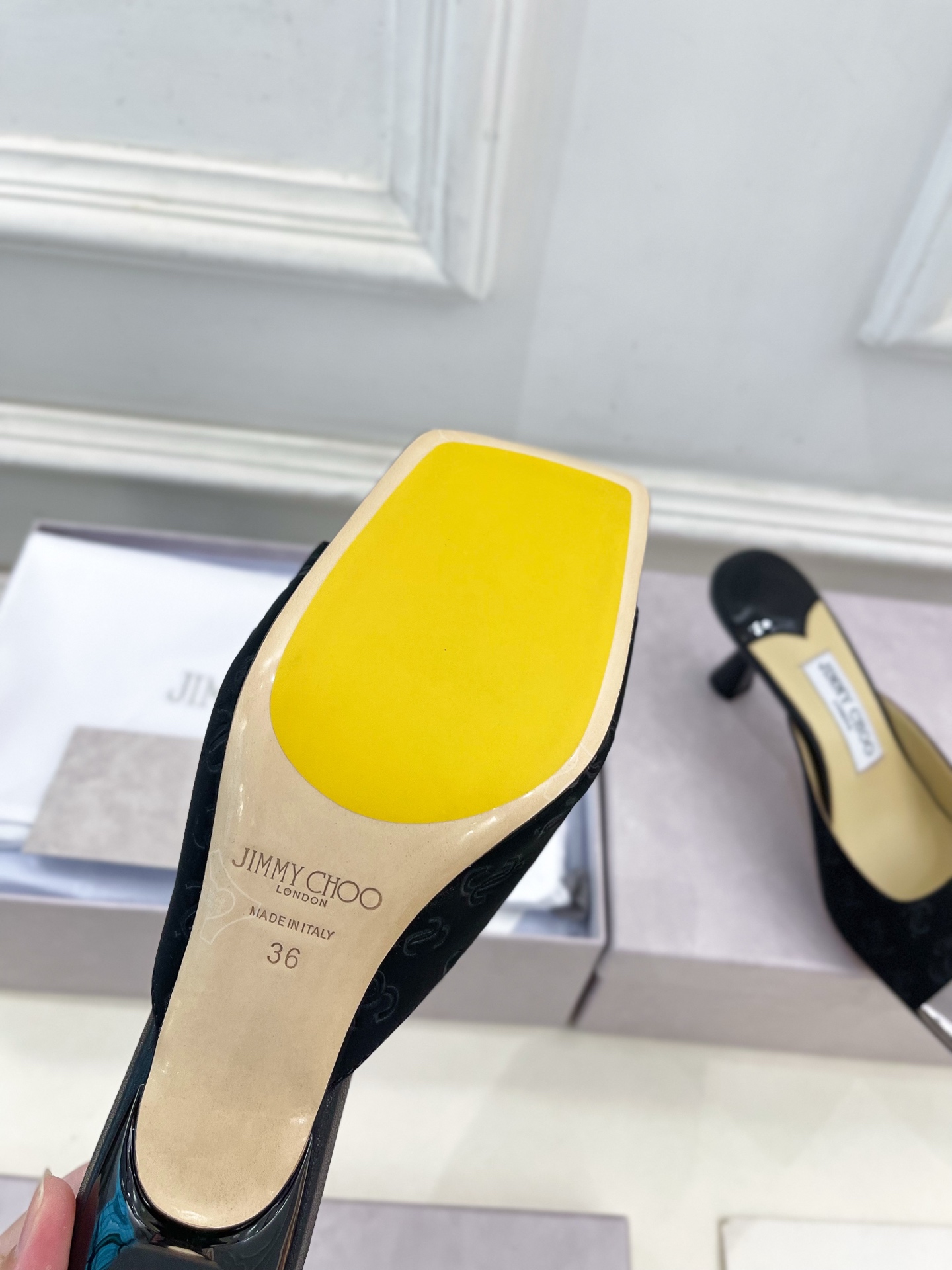 JimmyChoo✨吉米周 25ss ———
    
2025春夏新品 专柜最新JC方头高跟拖鞋 名媛