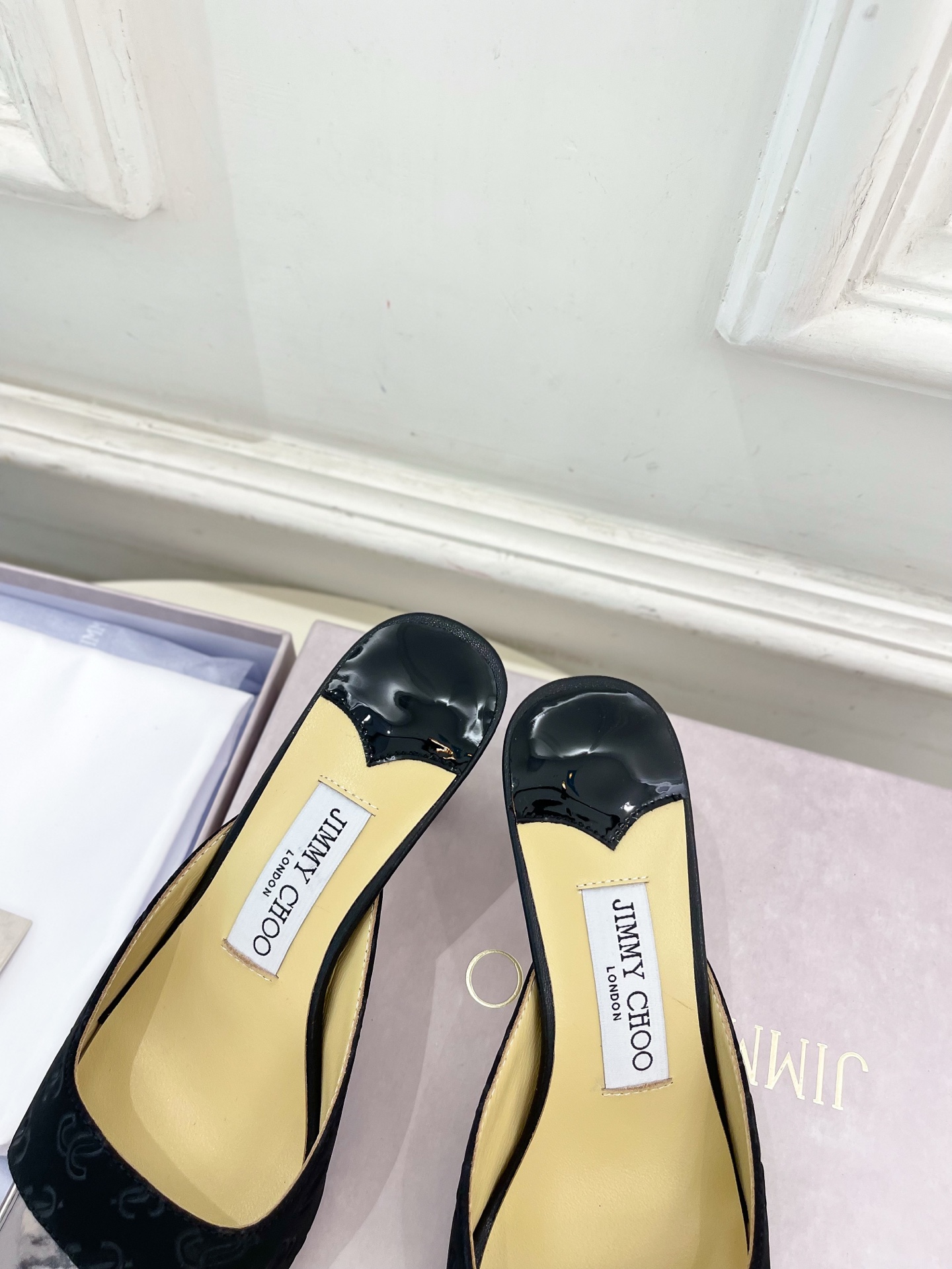 JimmyChoo✨吉米周 25ss ———
    
2025春夏新品 专柜最新JC方头高跟拖鞋 名媛