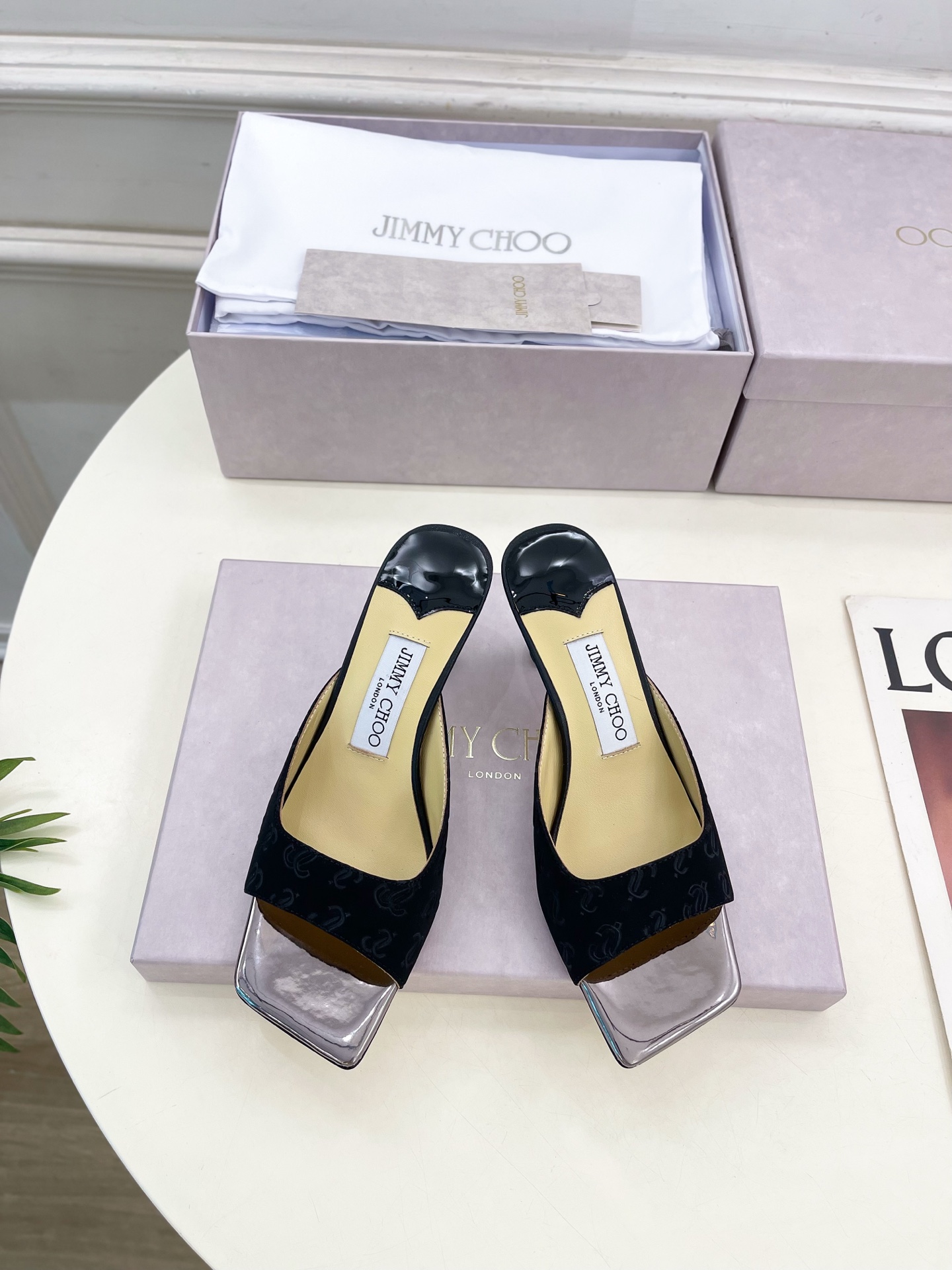 JimmyChoo✨吉米周 25ss ———
    
2025春夏新品 专柜最新JC方头高跟拖鞋 名媛