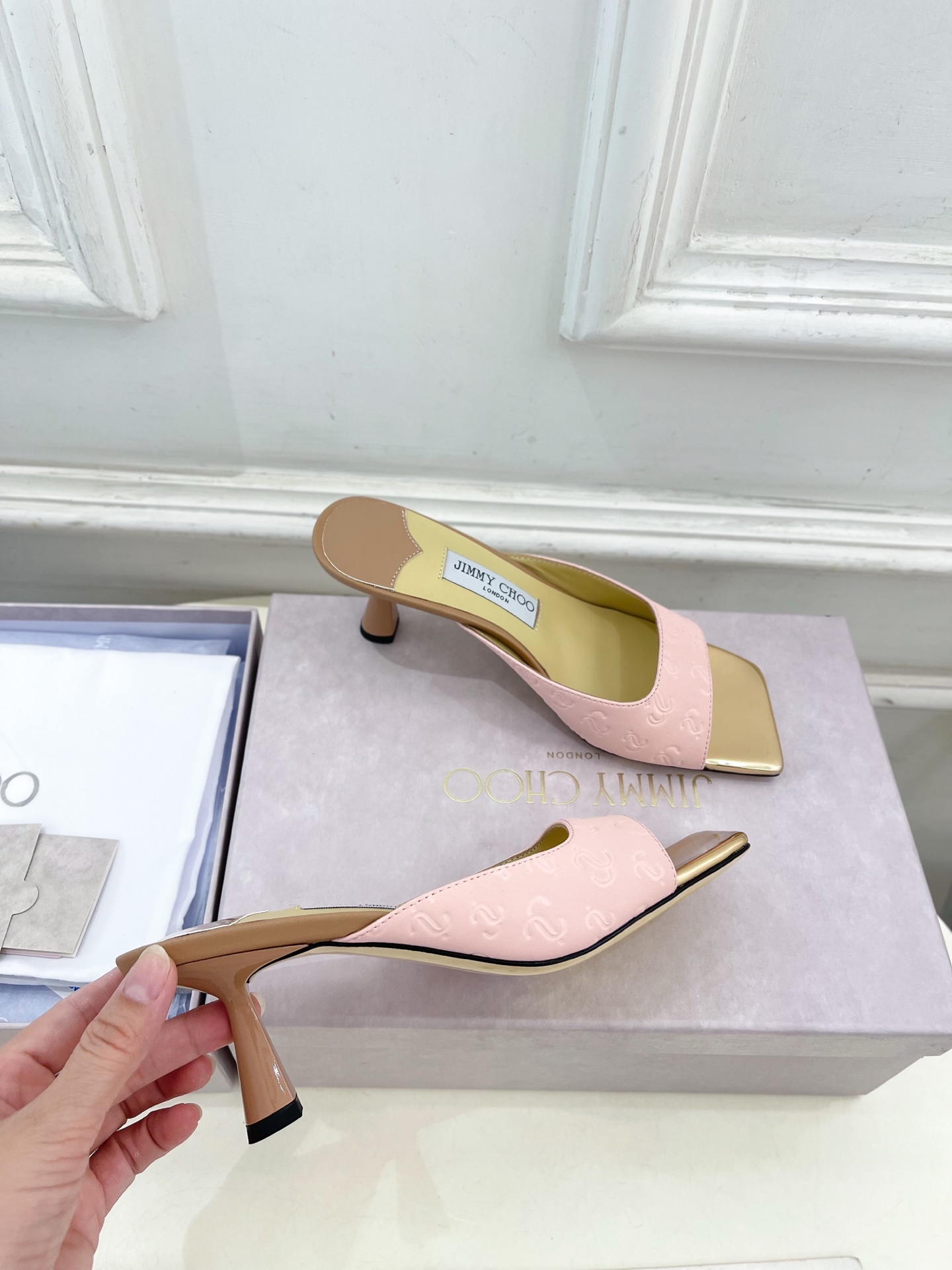JimmyChoo✨吉米周 25ss ———
    
2025春夏新品 专柜最新JC方头高跟拖鞋 名媛