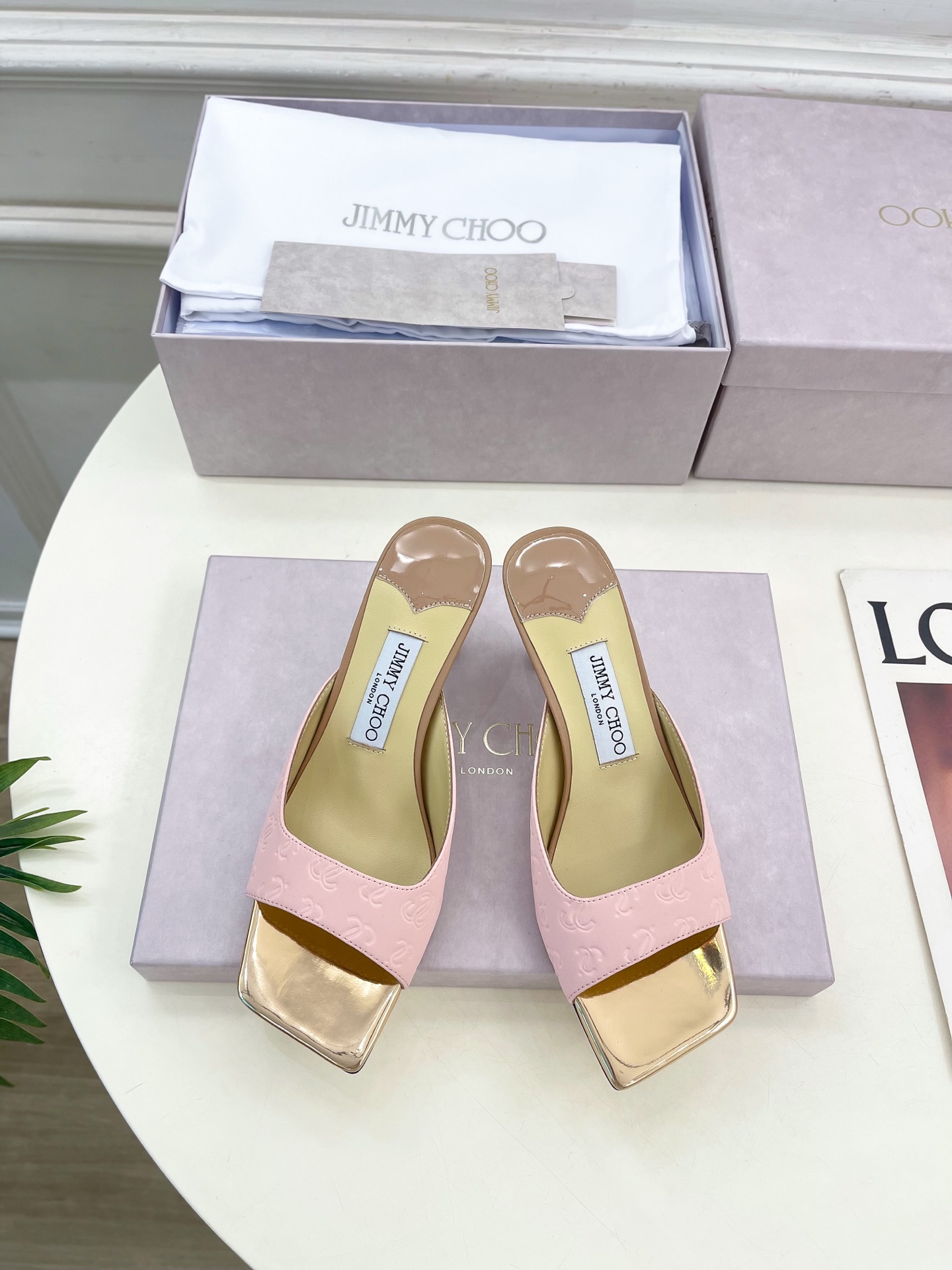 JimmyChoo✨吉米周 25ss ———
    
2025春夏新品 专柜最新JC方头高跟拖鞋 名媛