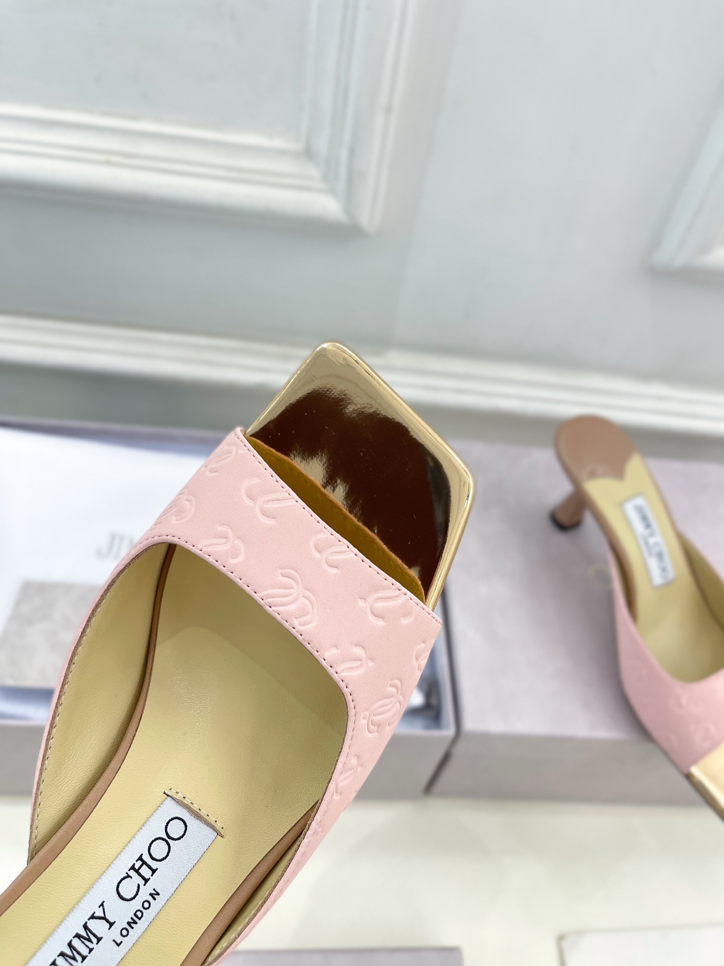 JimmyChoo✨吉米周 25ss ———
    
2025春夏新品 专柜最新JC方头高跟拖鞋 名媛