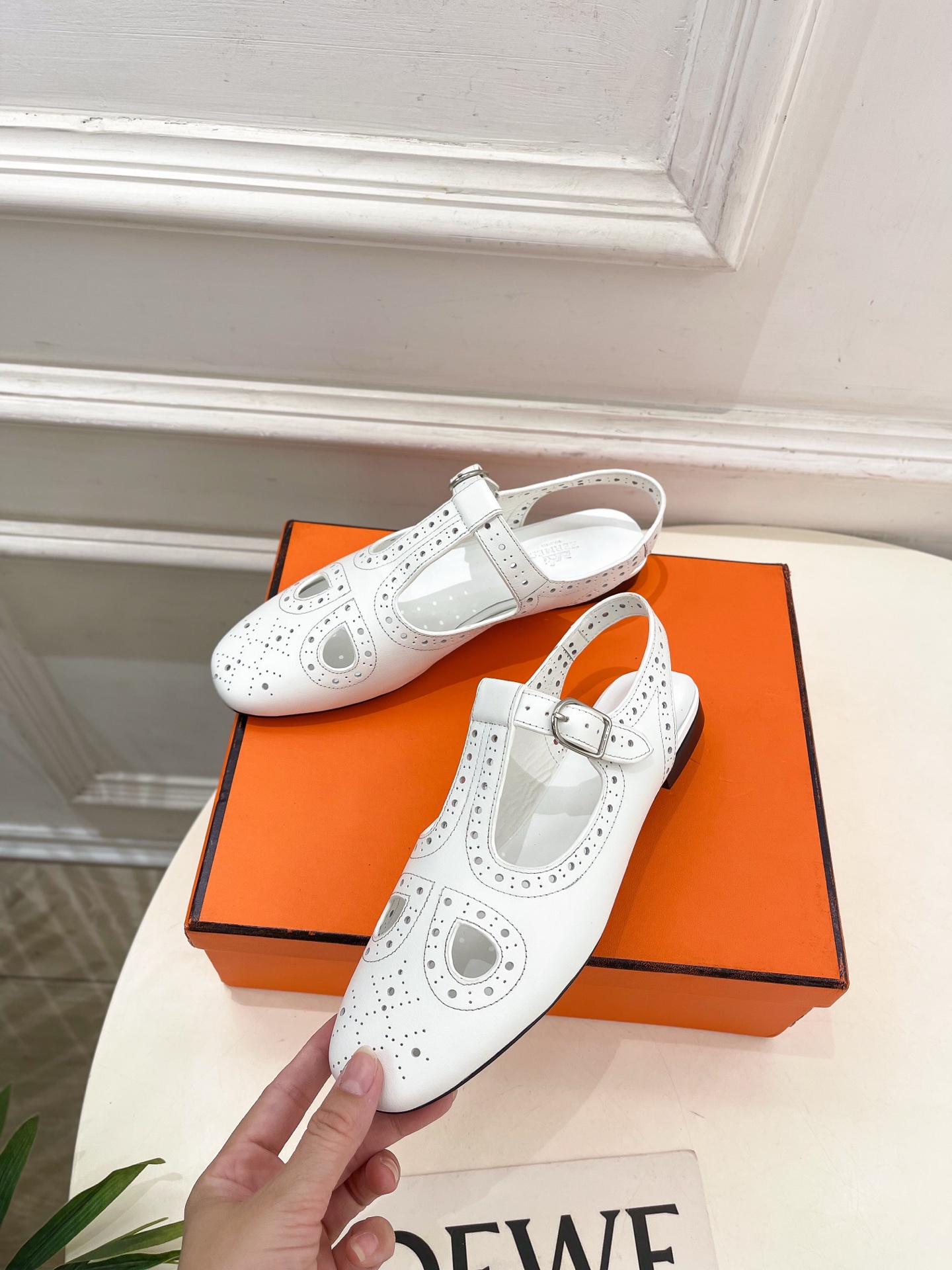 🐎𝐇𝐄𝐑𝐌𝐄* 爱玛仕 25𝐬𝐬 

🌈2025春夏新品 专柜新款 Kim玛丽珍镂空露跟凉鞋 系列〰

